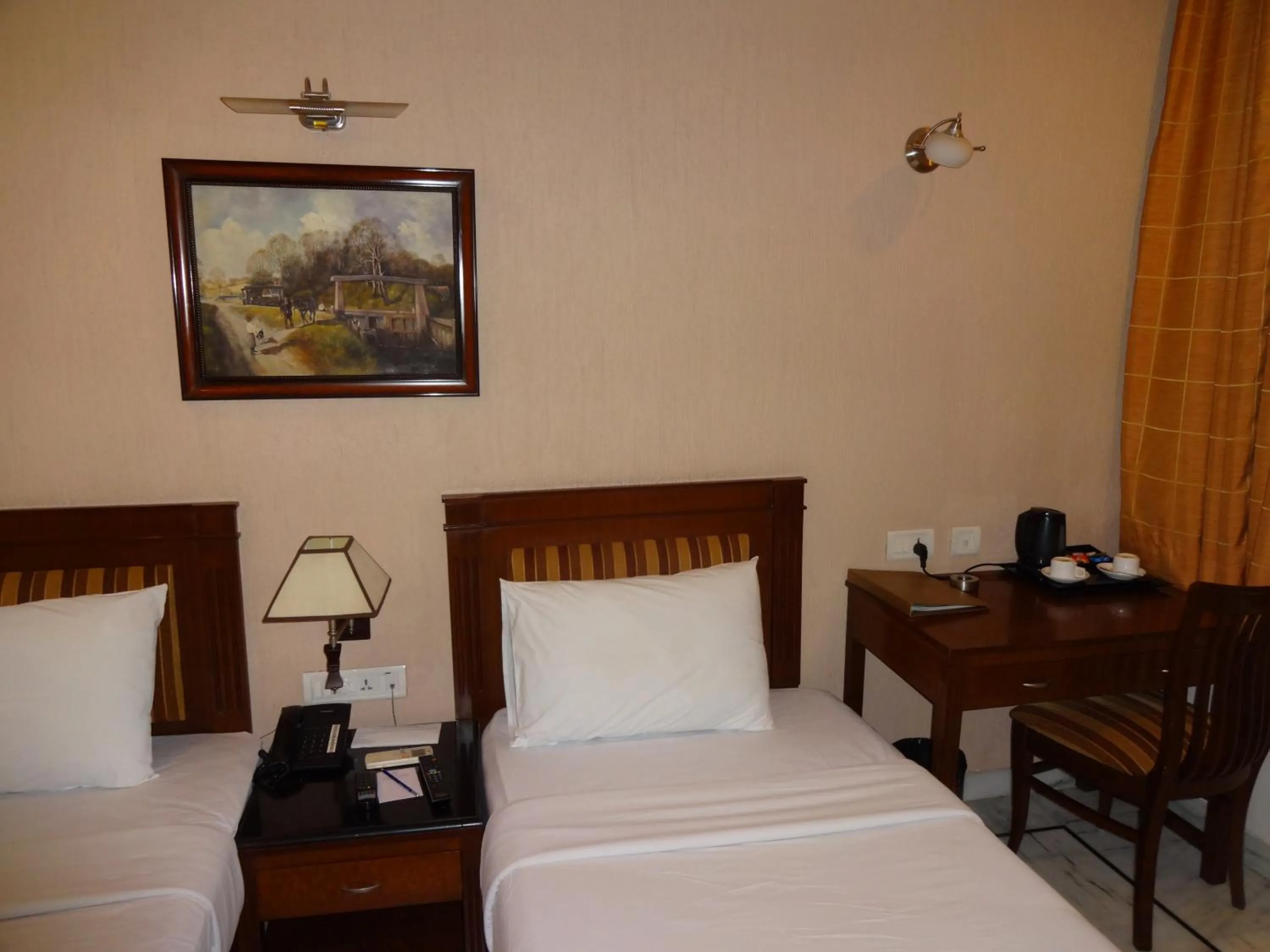 Photo of the whole room in Florence Inn