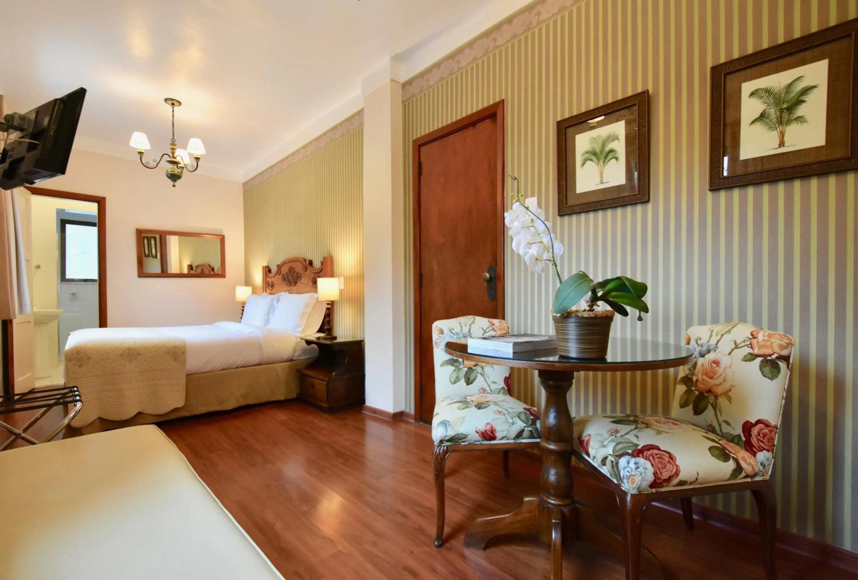 Photo of the whole room, Bed in Hotel York