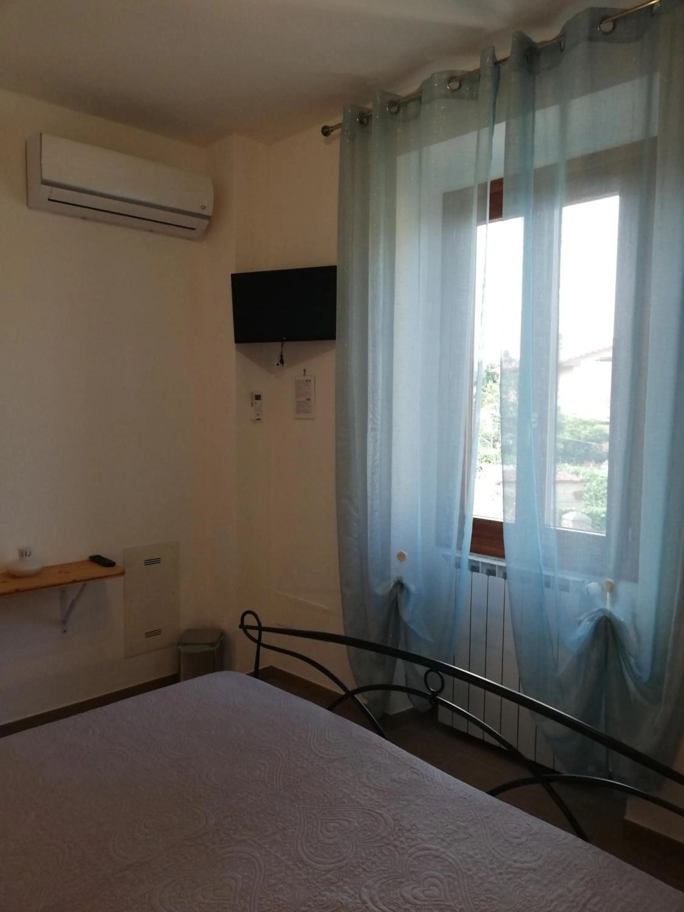 Photo of the whole room in Il lago del Mugello B&B