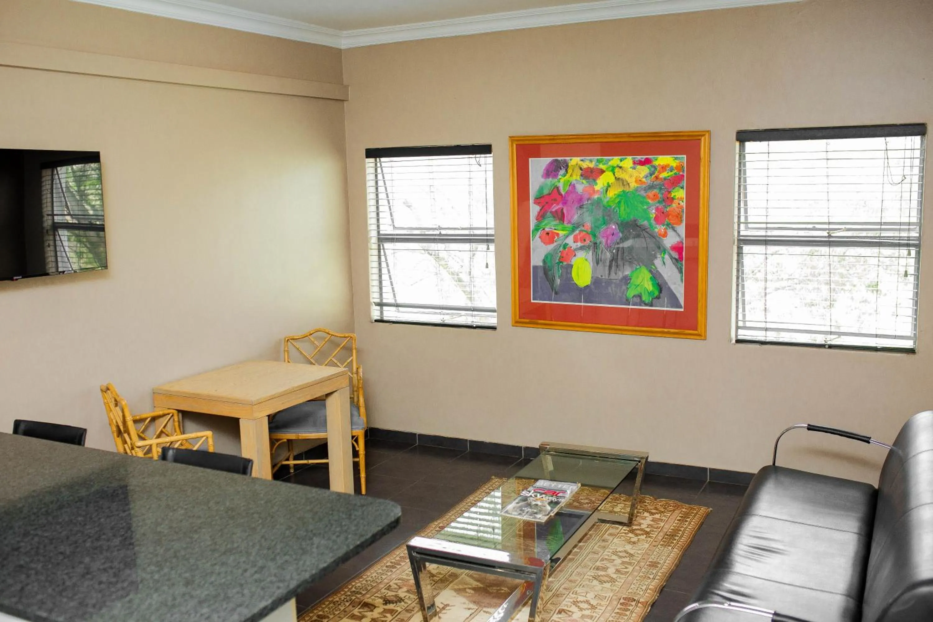 TV and multimedia in Vetho 2 Apartments OR Tambo Airport