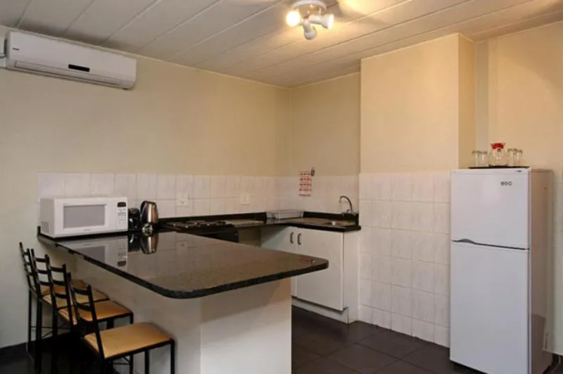 Kitchen or kitchenette in Vetho 2 Apartments OR Tambo Airport