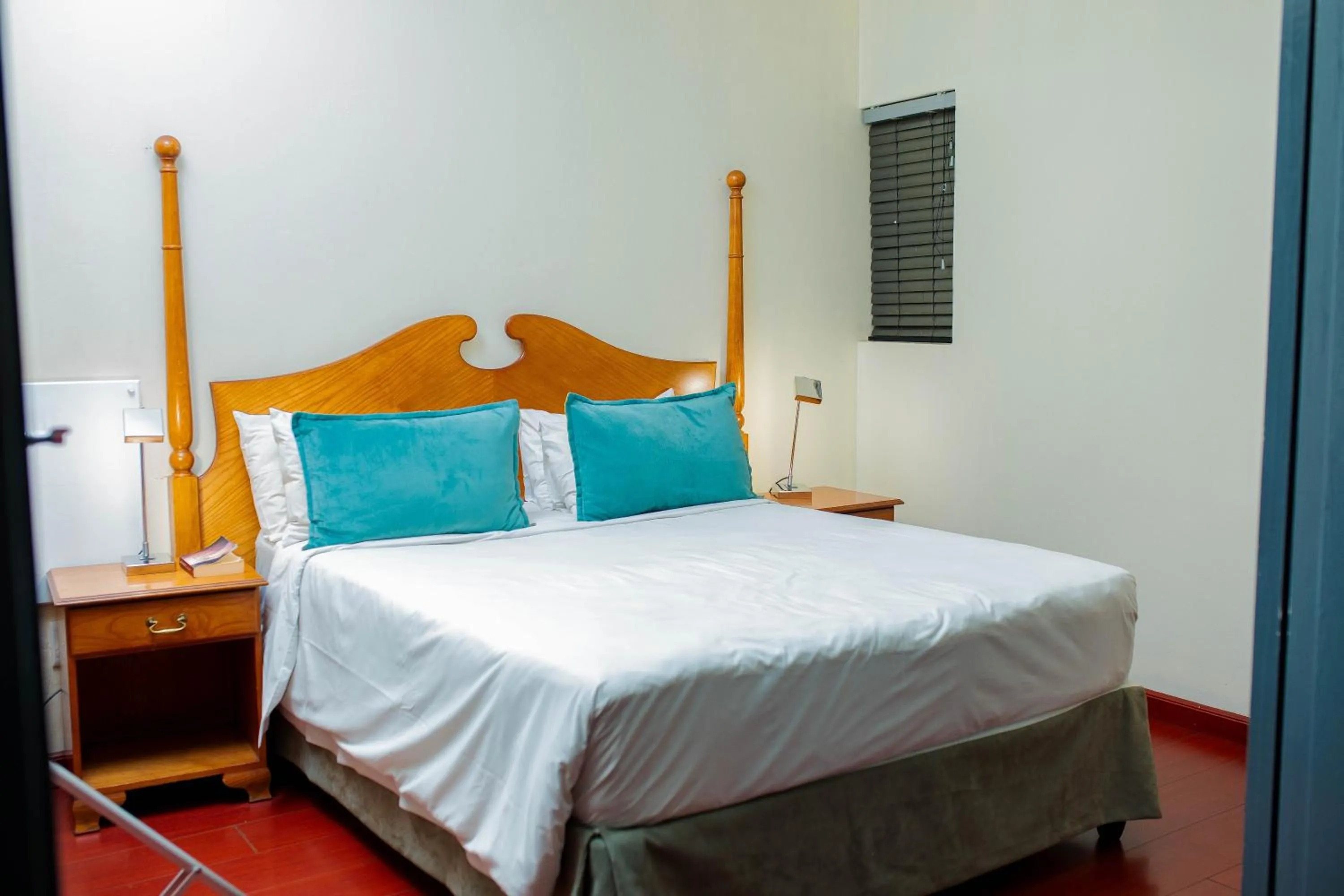 Bedroom, Bed in Vetho 2 Apartments OR Tambo Airport