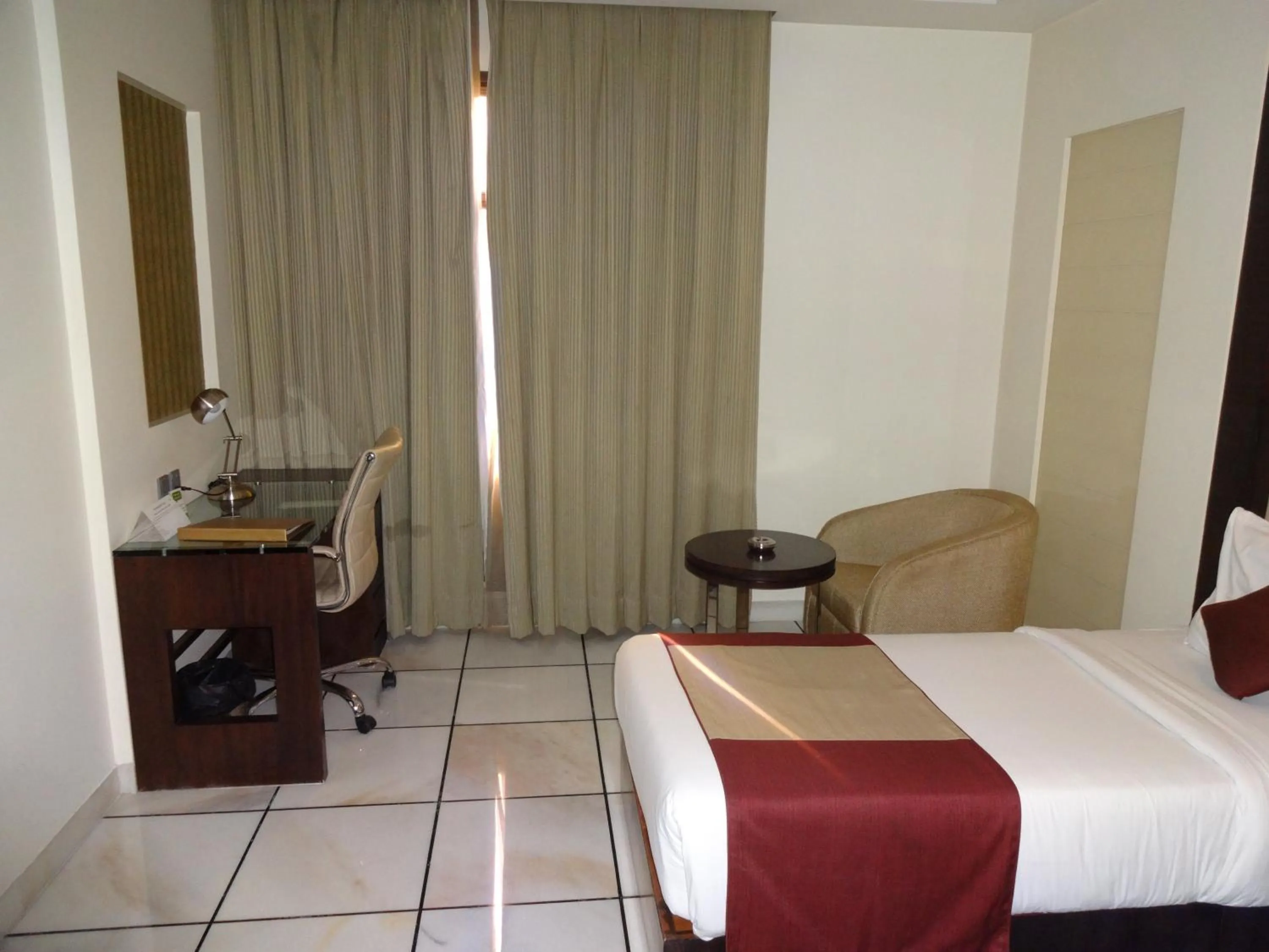Photo of the whole room, Bed in Hotel Florence