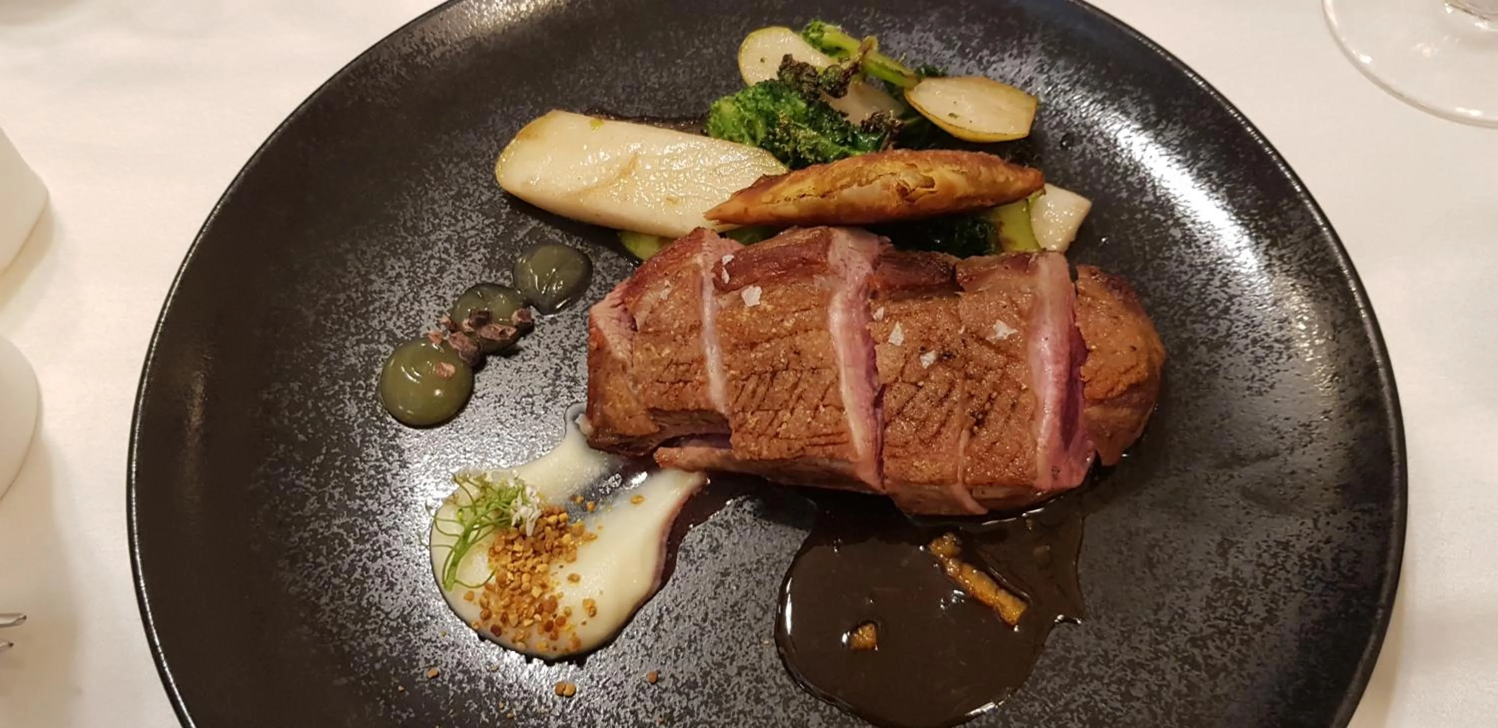 Restaurant/places to eat in Hotel Odeon