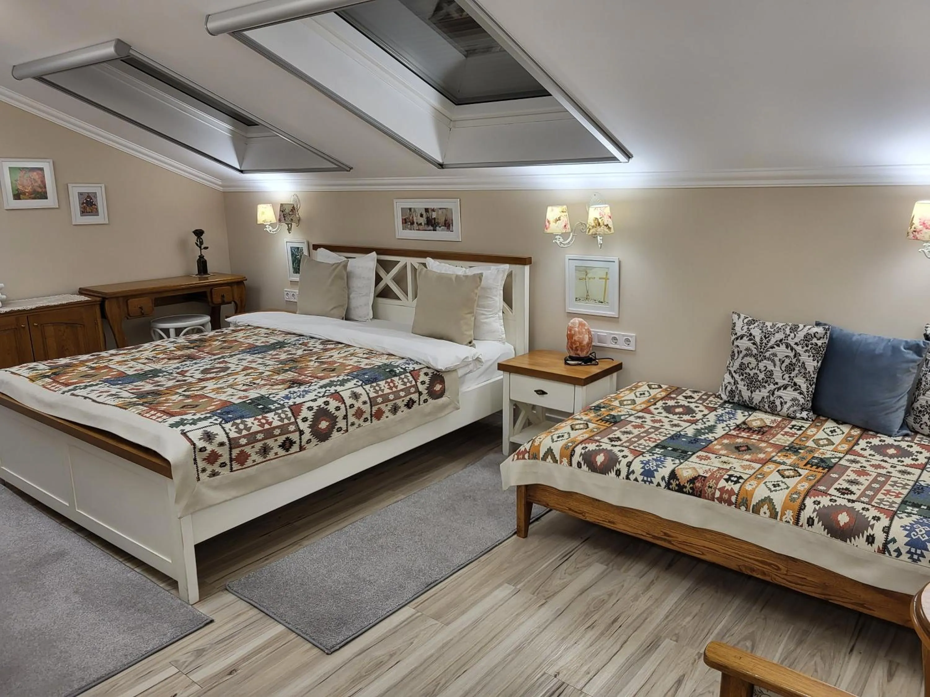 Photo of the whole room, Bed in Hotel Odeon