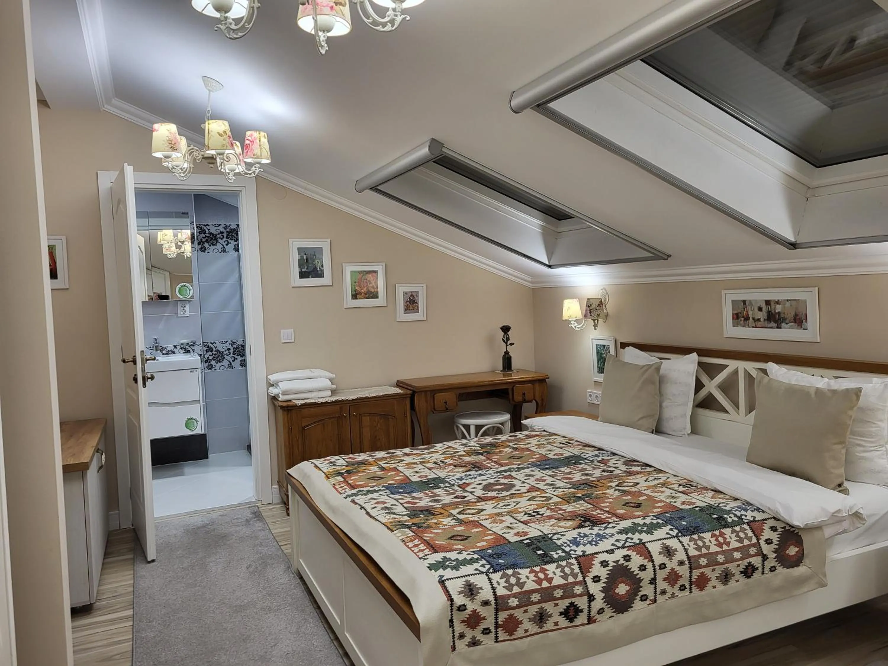 Photo of the whole room, Bed in Hotel Odeon