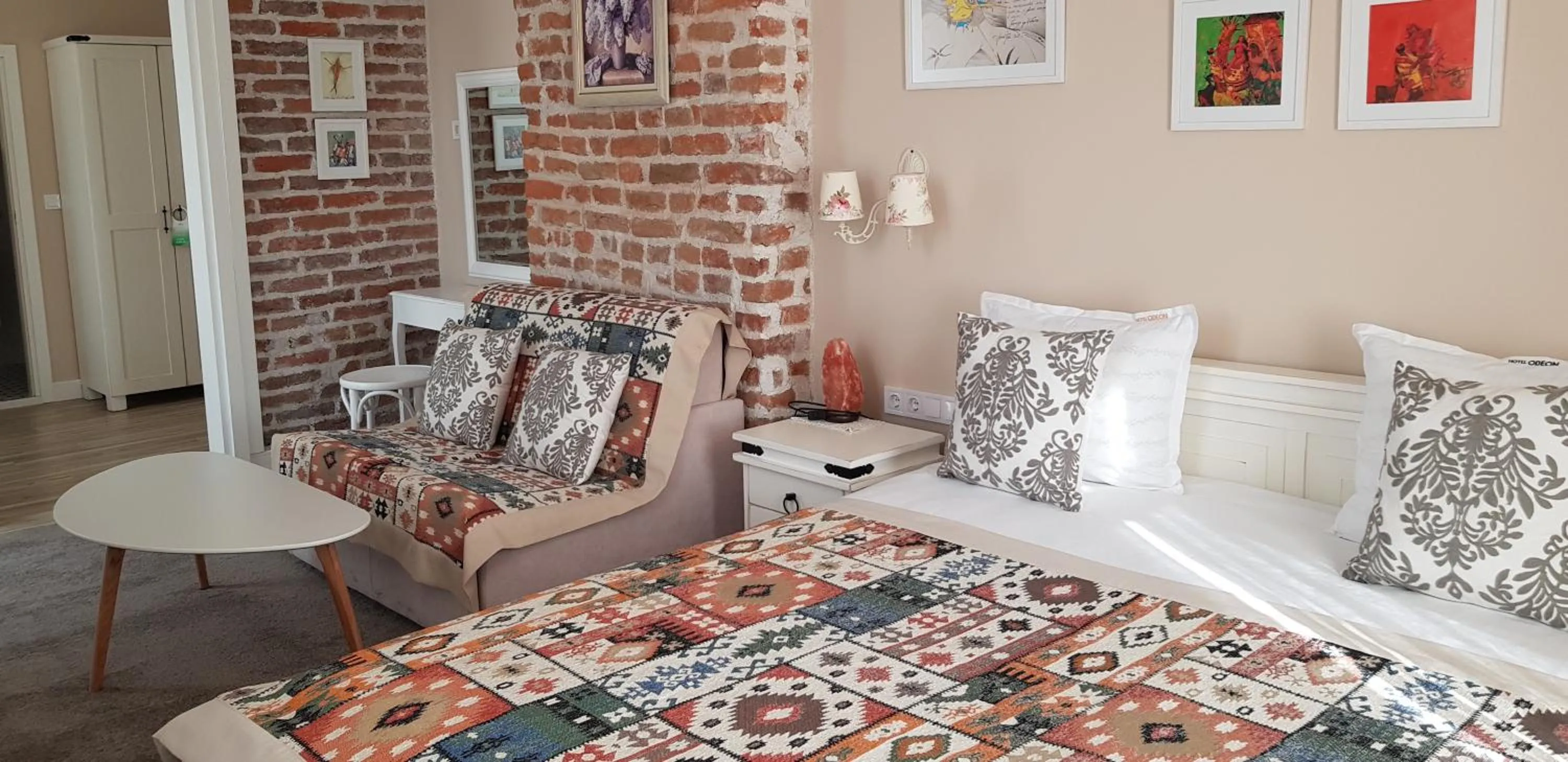 Photo of the whole room, Bed in Hotel Odeon