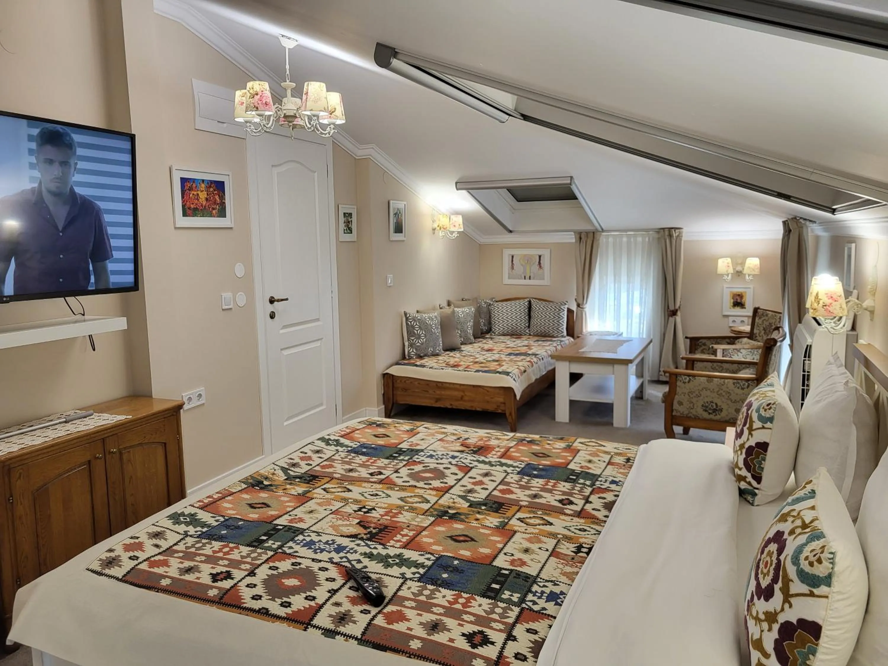 Photo of the whole room, Bed in Hotel Odeon