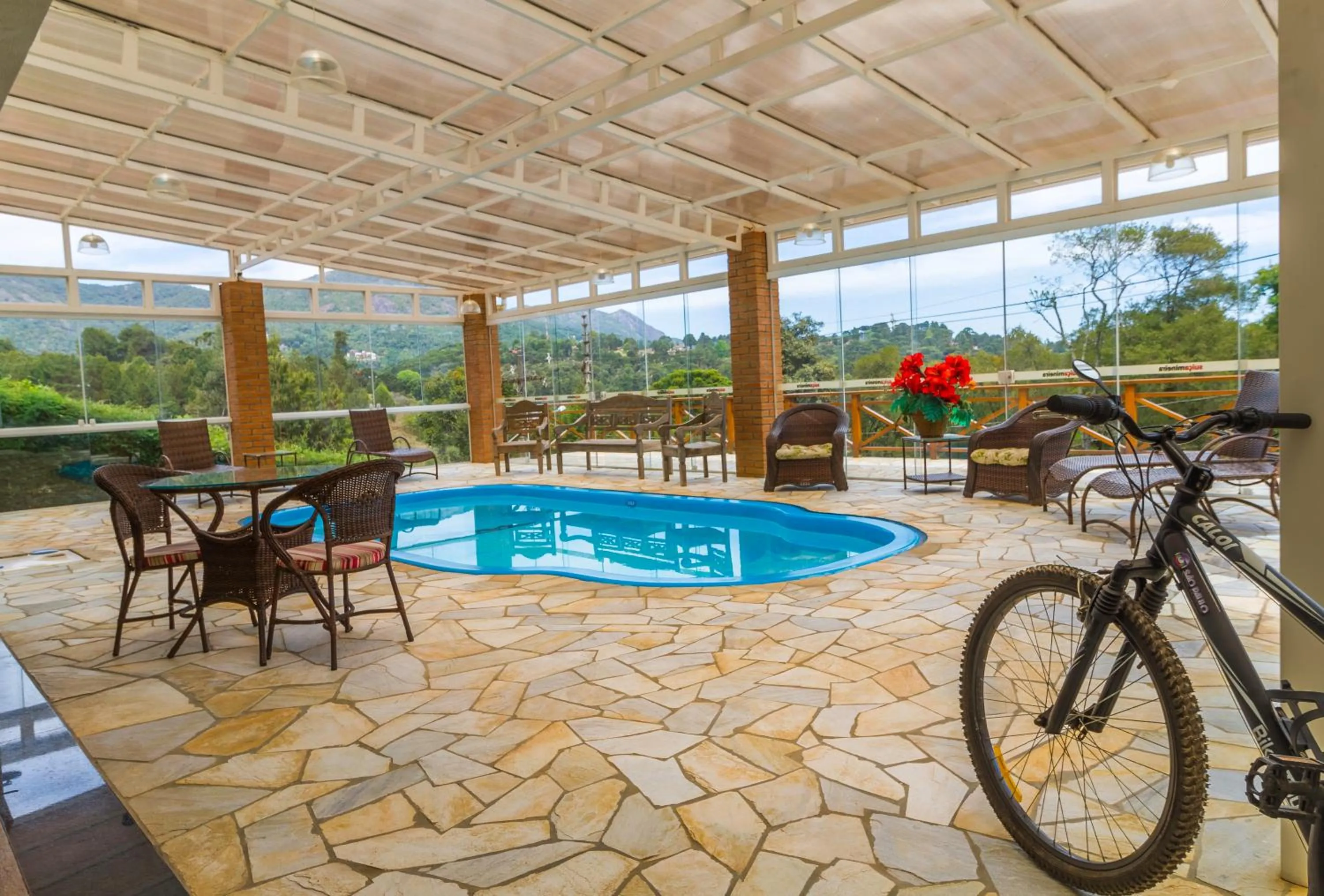 Swimming pool in Pousada Suiça Mineira Centro