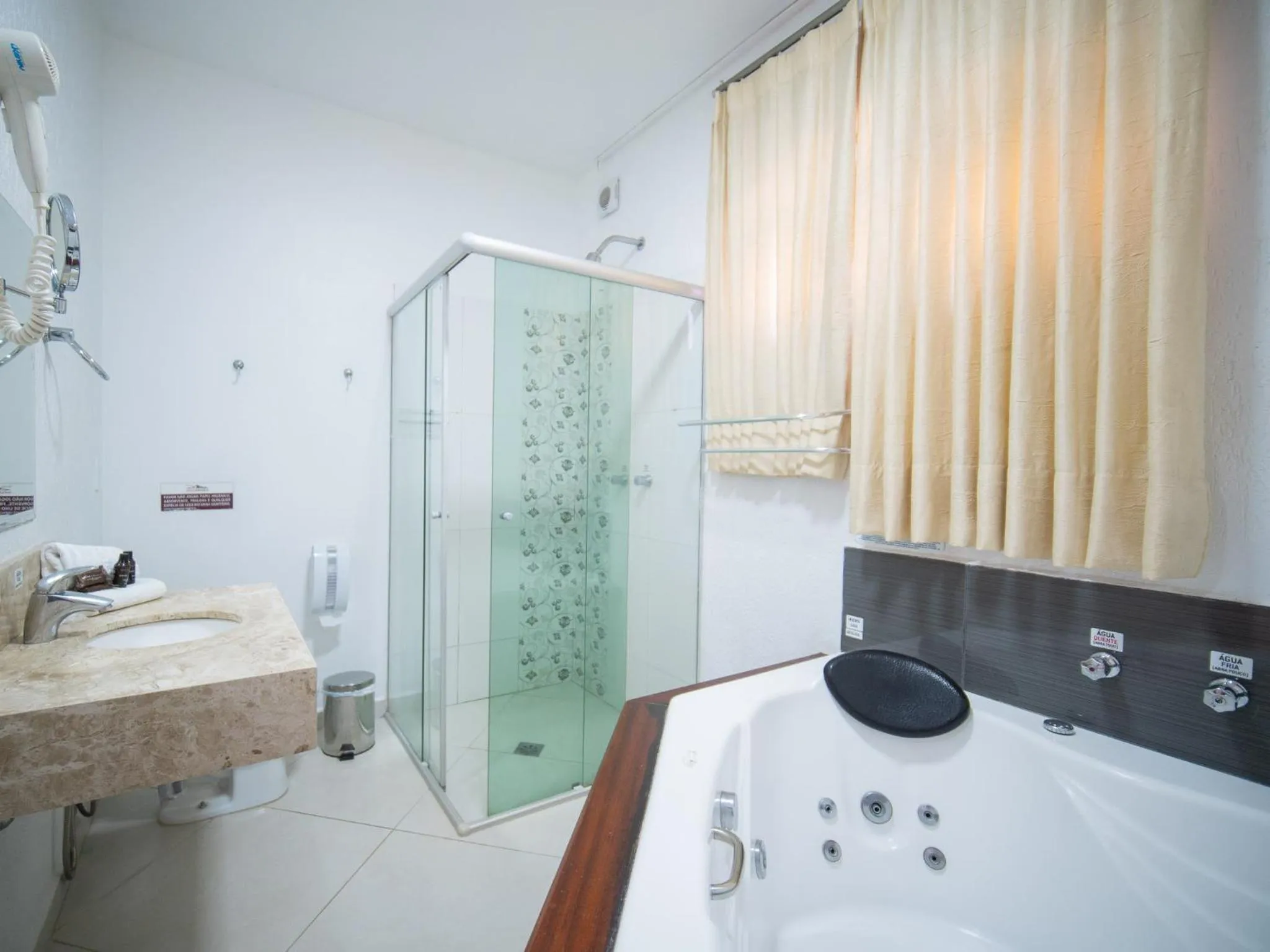 Shower in Pousada Suiça Mineira Centro