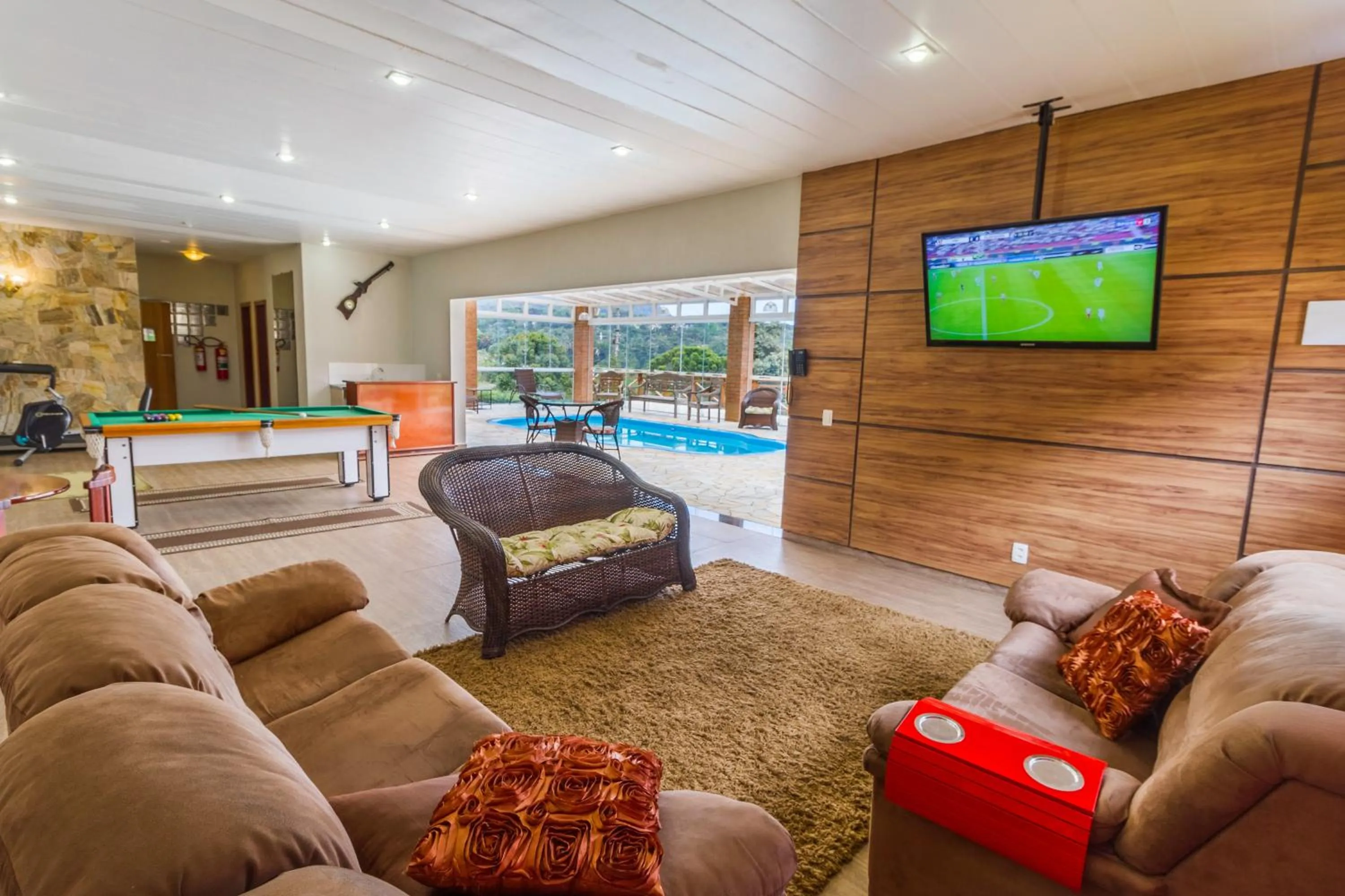 Communal lounge/ TV room in Pousada Suiça Mineira Centro