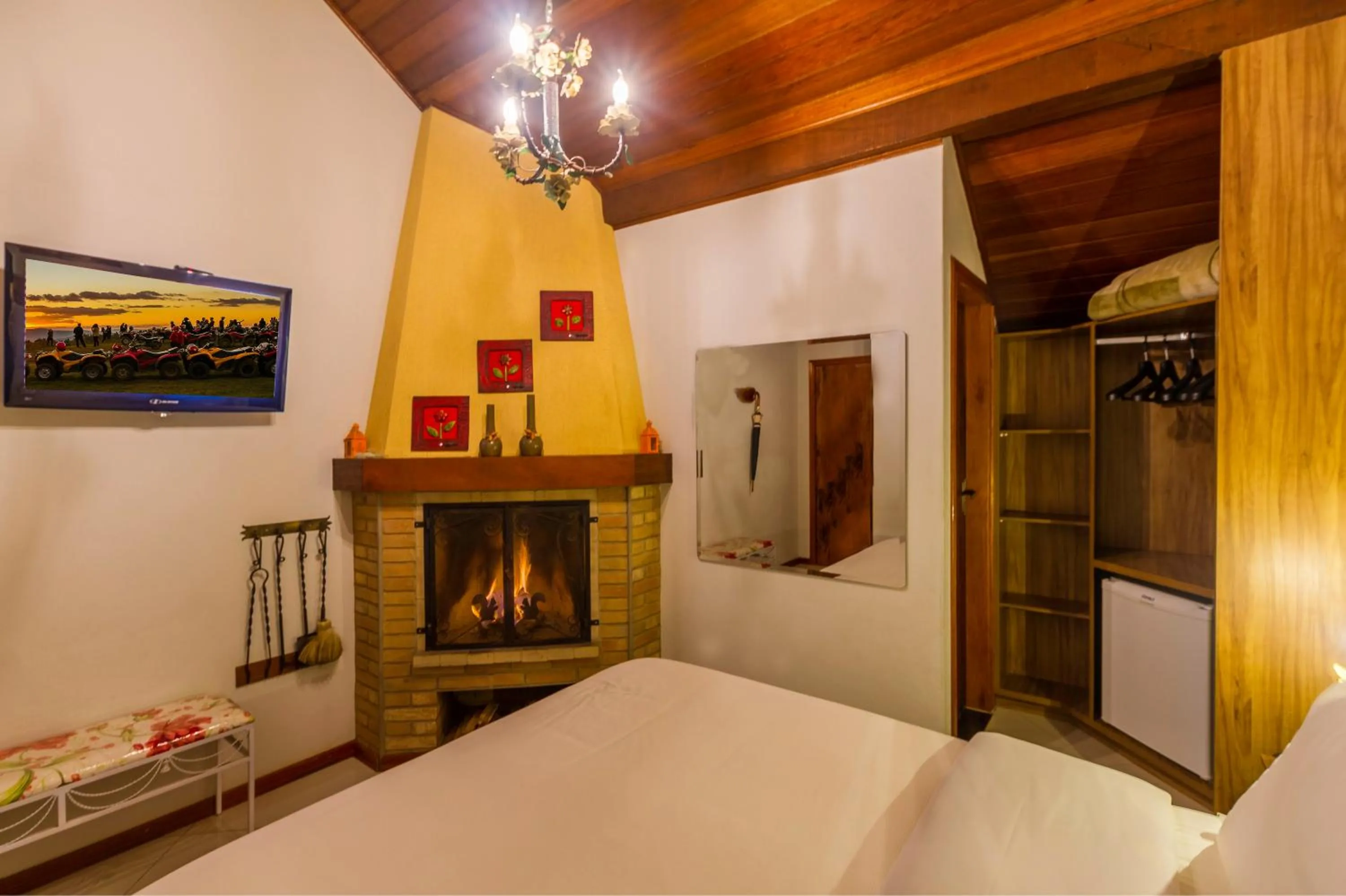 Photo of the whole room, Bed in Pousada Suiça Mineira Centro