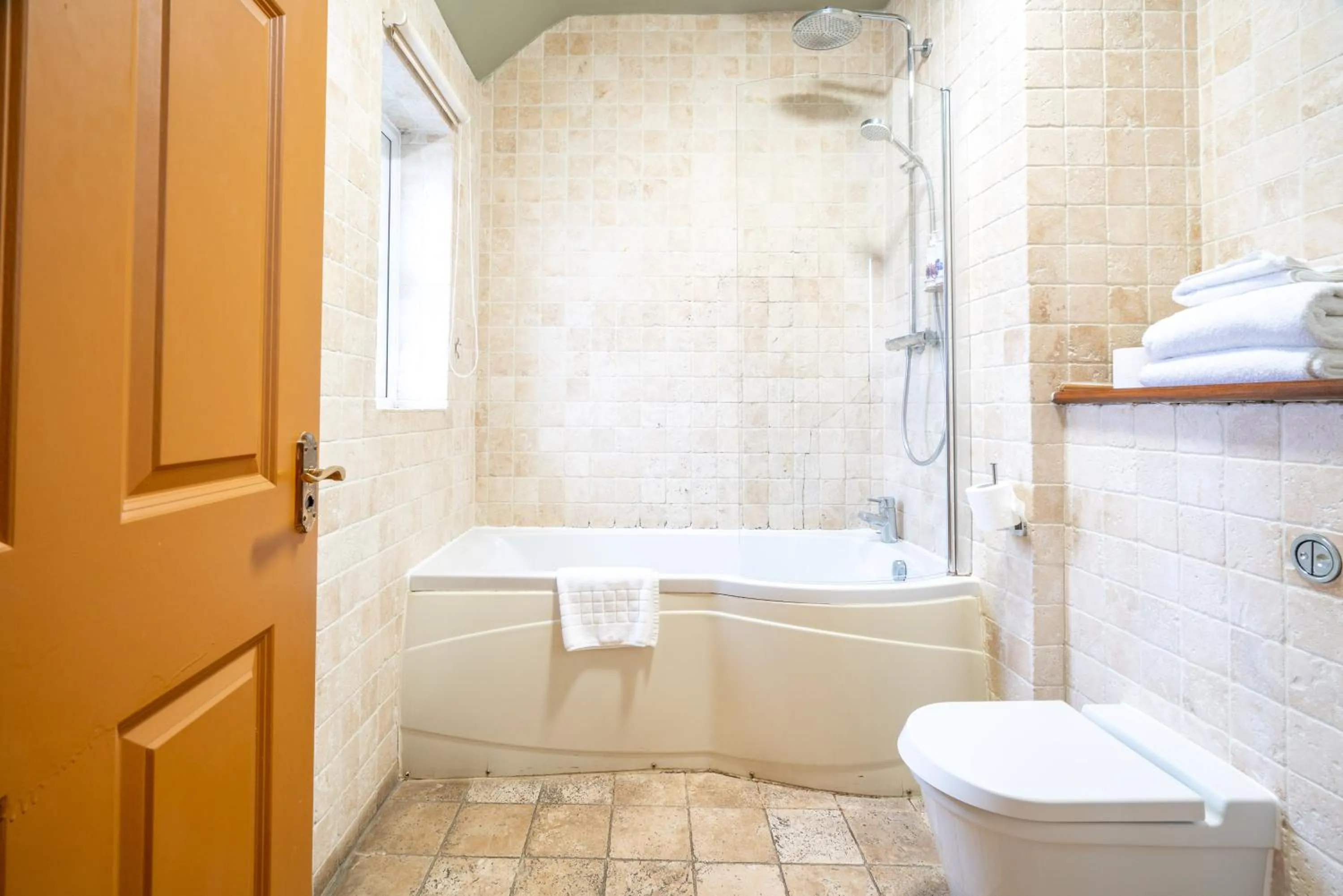 Bathroom in Crab & Boar