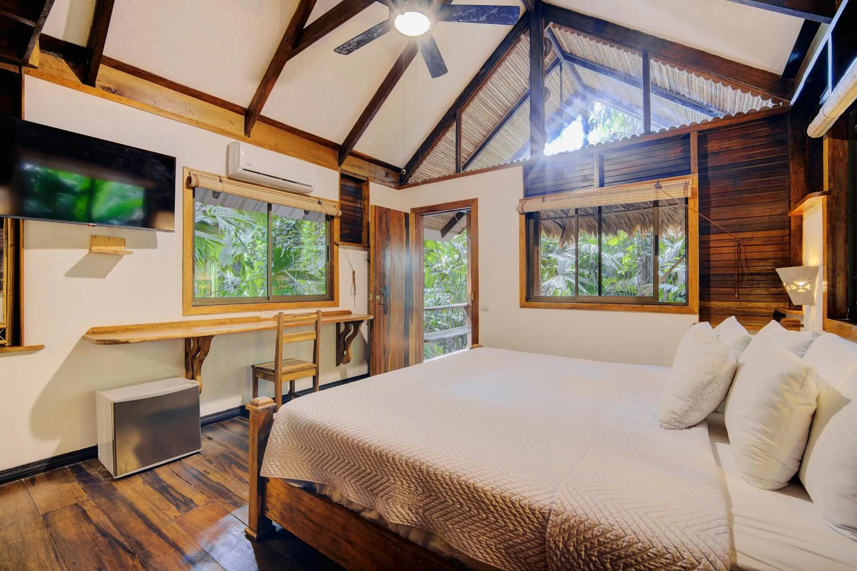 Bed in Cariblue Beach and Jungle Resort