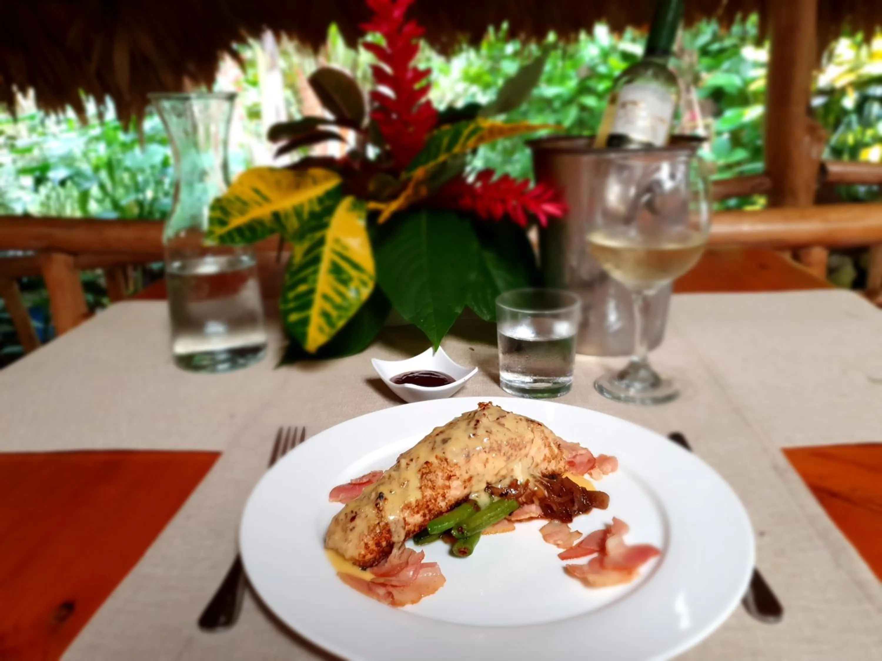 Restaurant/places to eat in Cariblue Beach and Jungle Resort