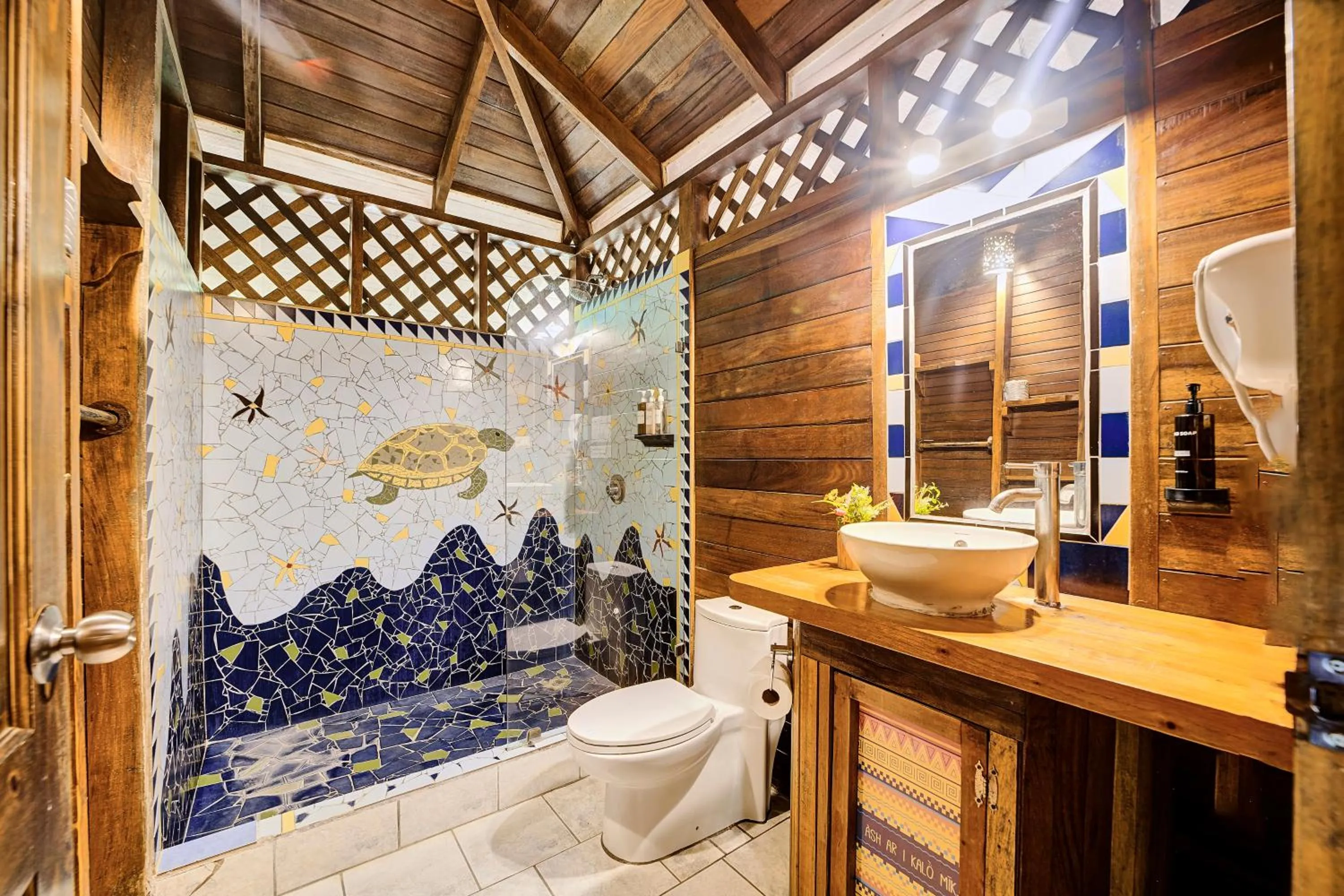 Bathroom in Cariblue Beach and Jungle Resort