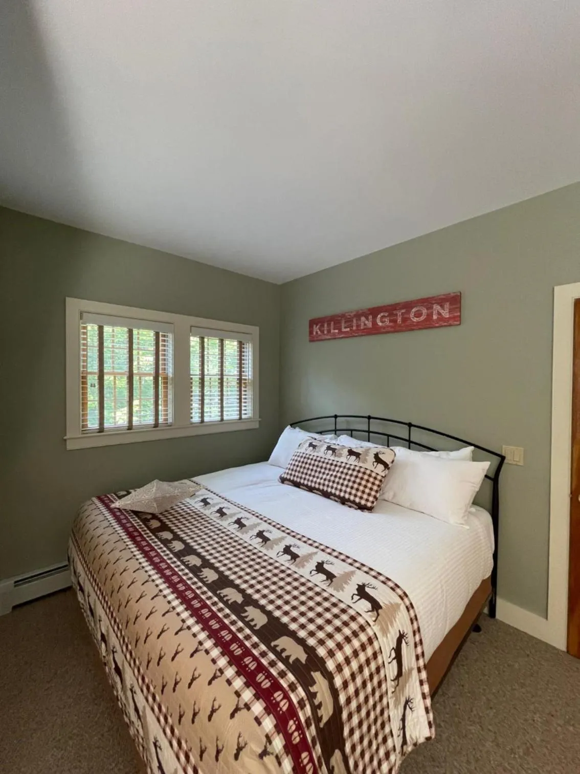 Bed in The Snowed Inn