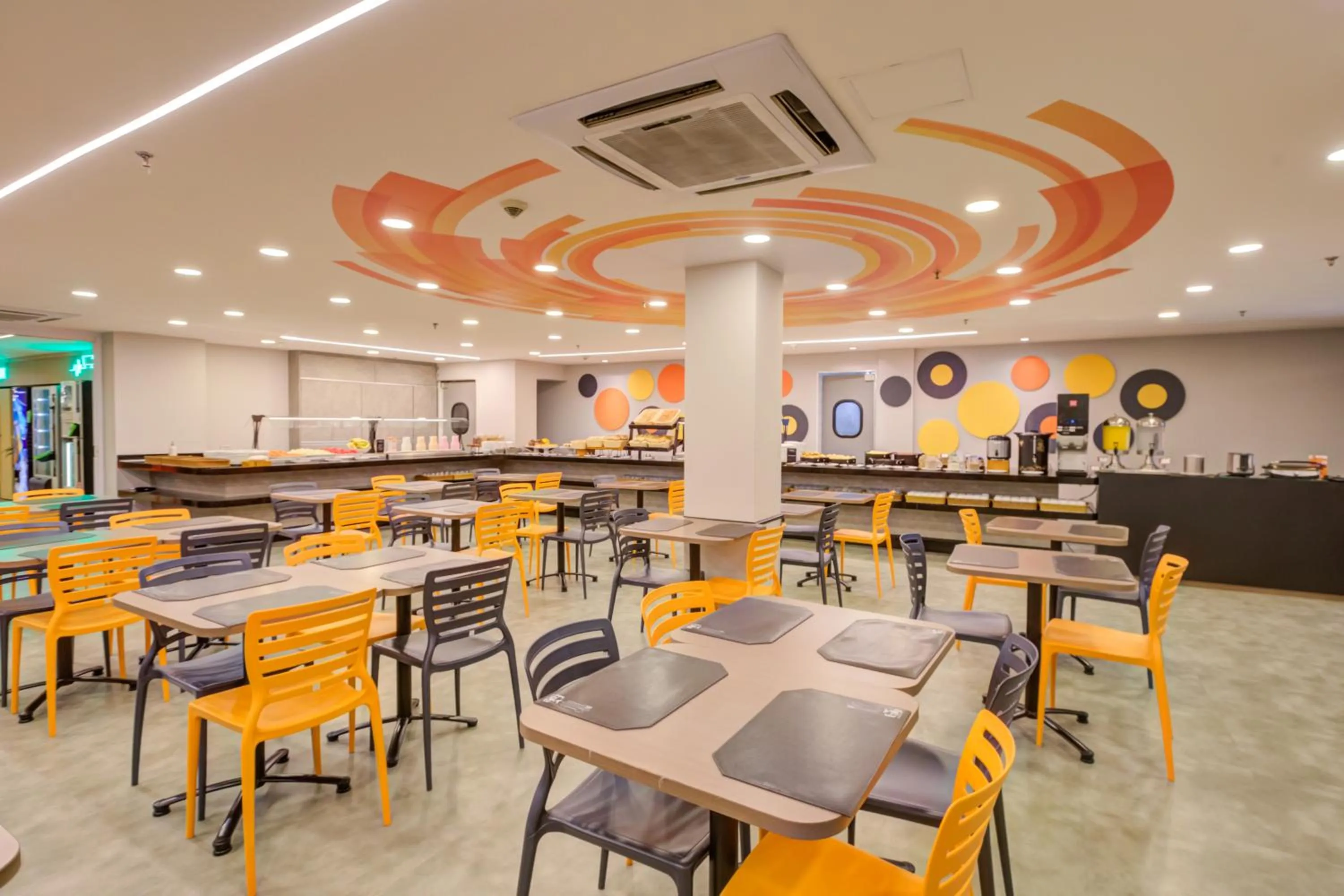 Restaurant/places to eat in Transamerica Fit Villa Lobos