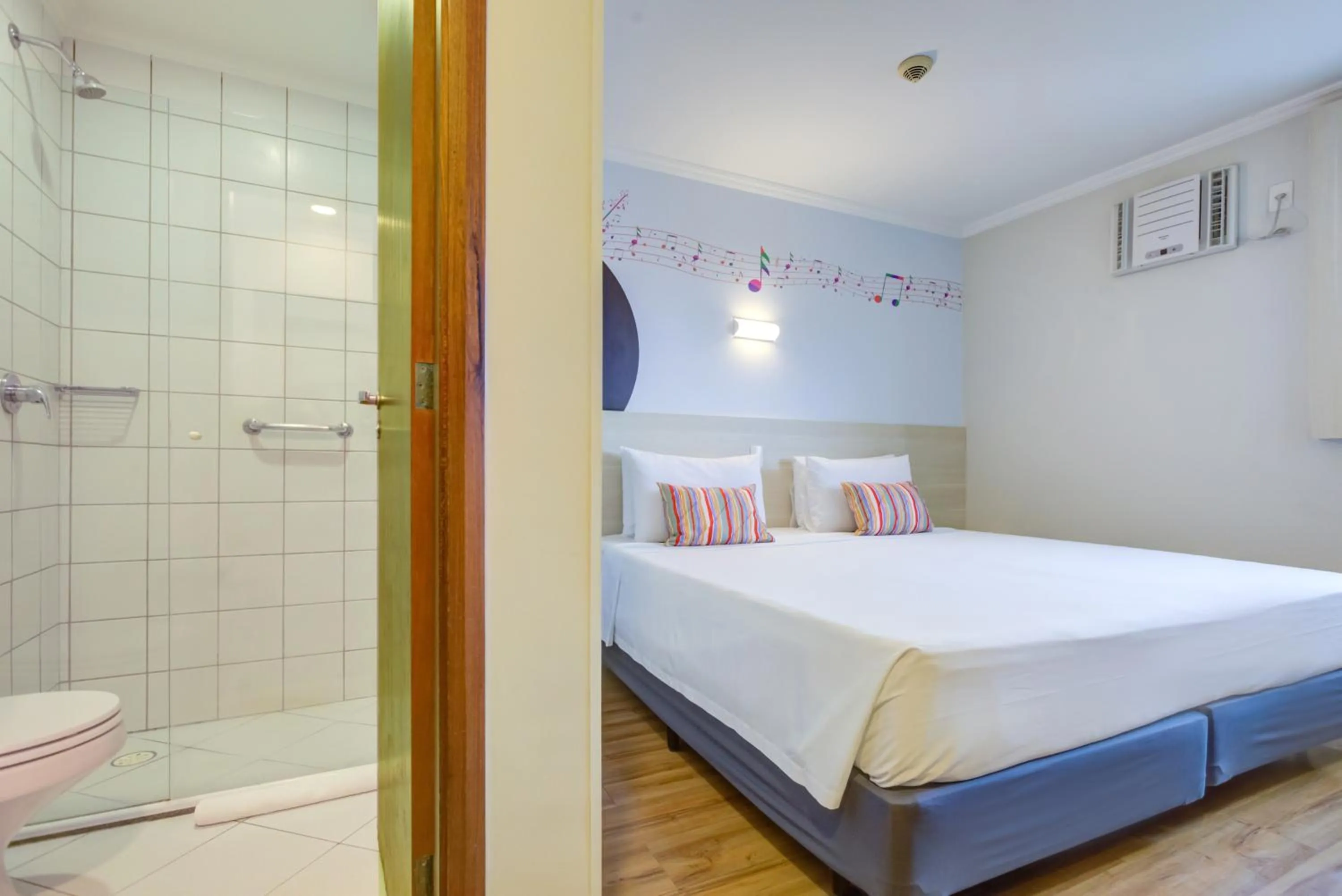 Bedroom, Bed in Transamerica Fit Villa Lobos