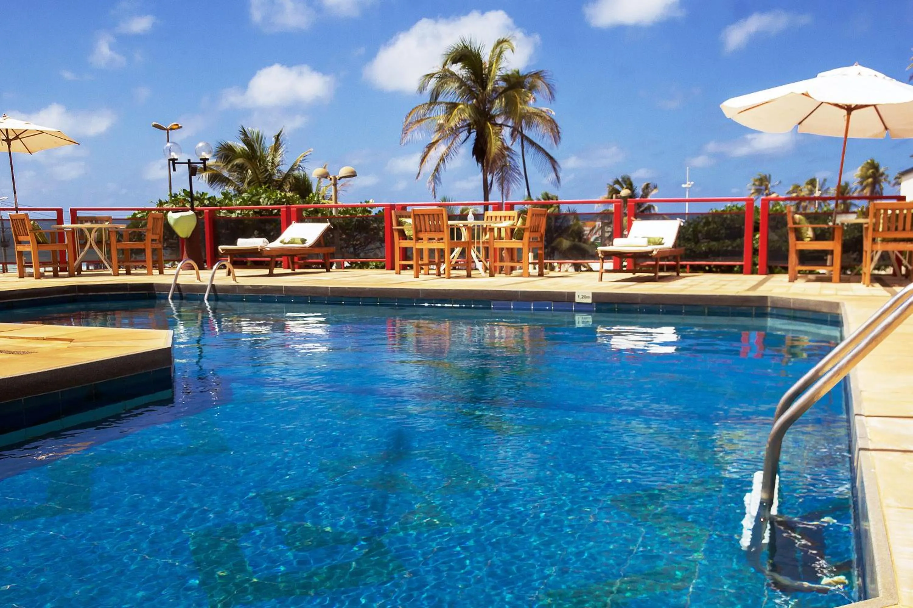 Swimming pool in Bahiamar Hotel
