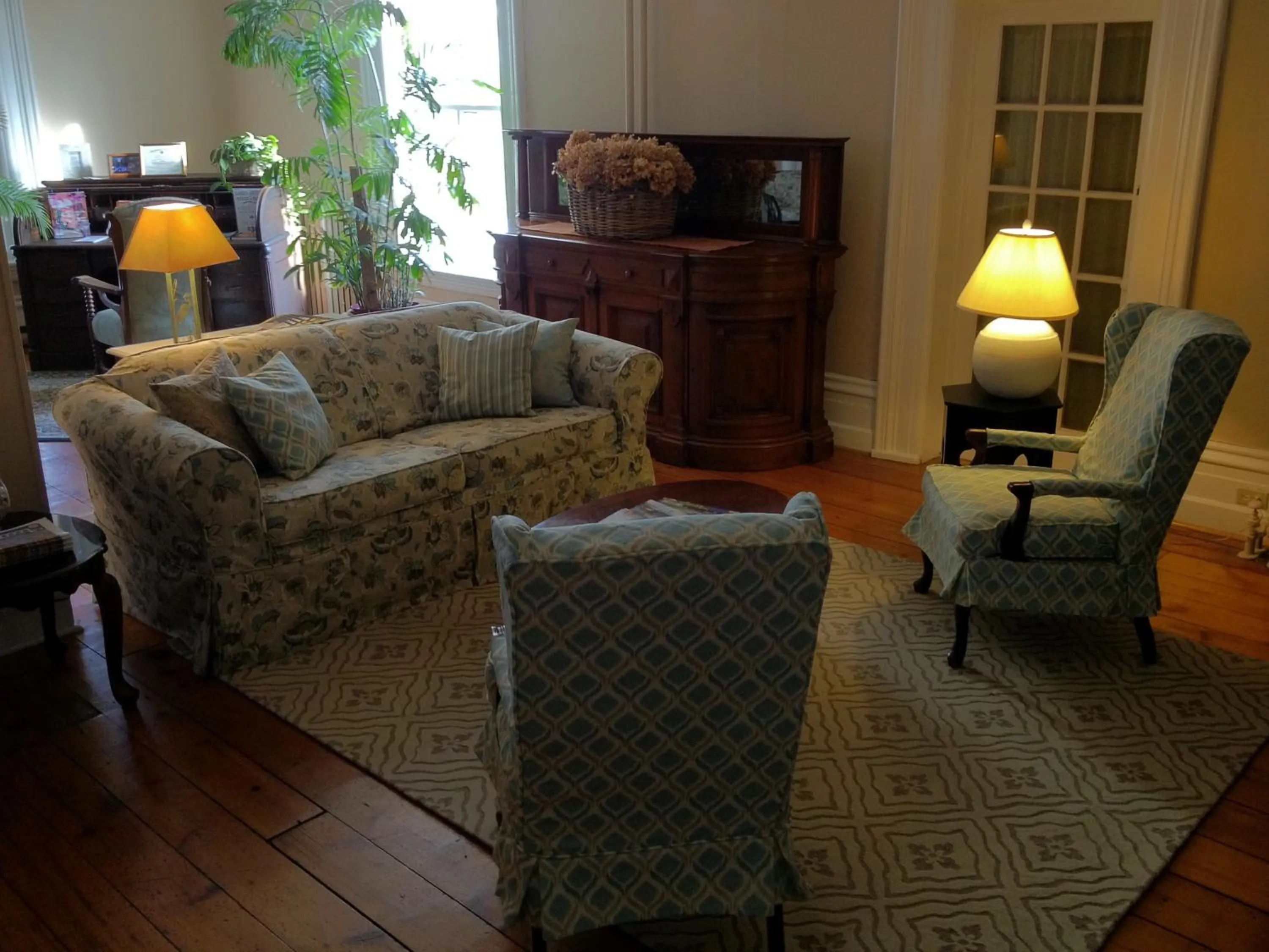 Lobby or reception in The Cove Inn