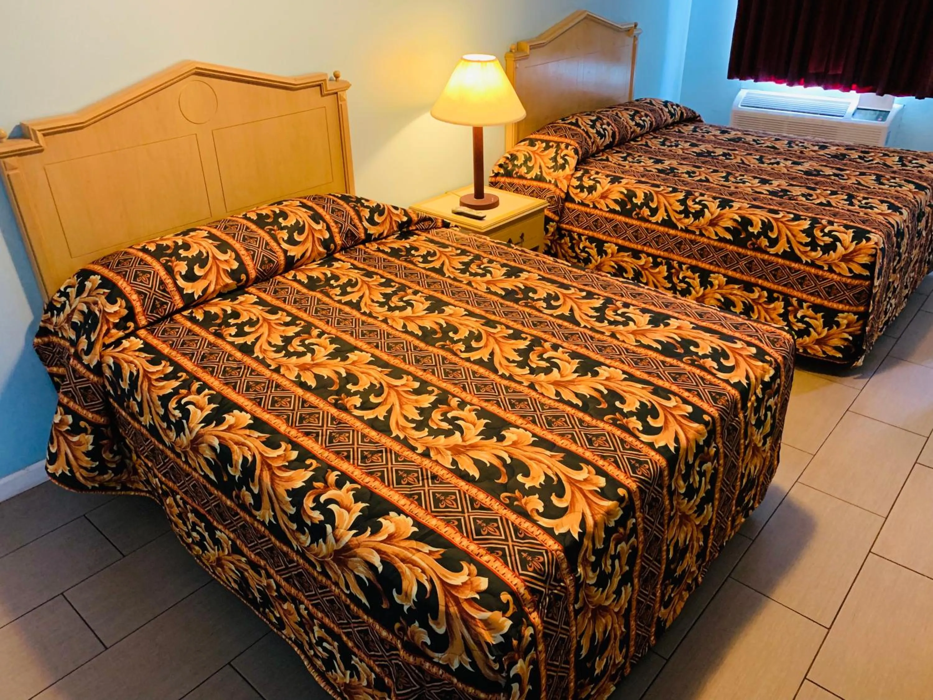 Photo of the whole room, Bed in Franklin Terrace Motel