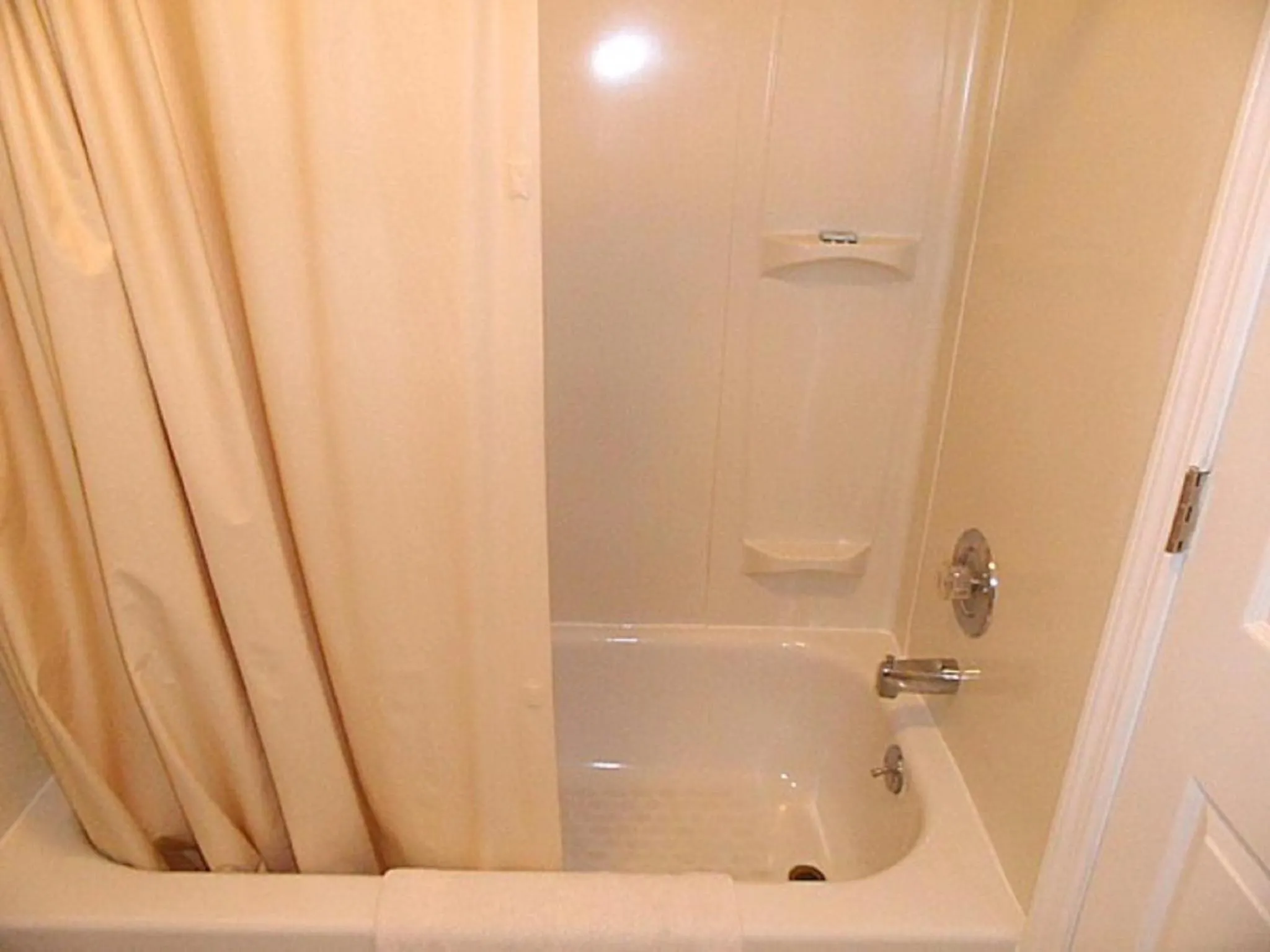 Bathroom in Franklin Terrace Motel