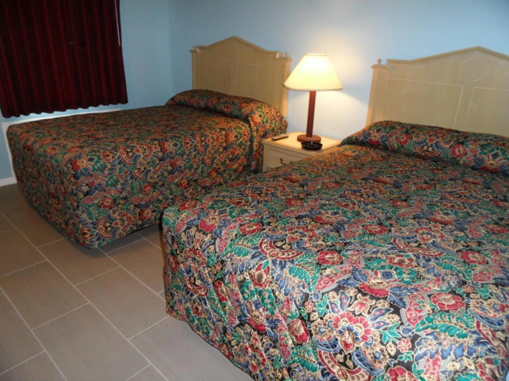 Bed in Franklin Terrace Motel