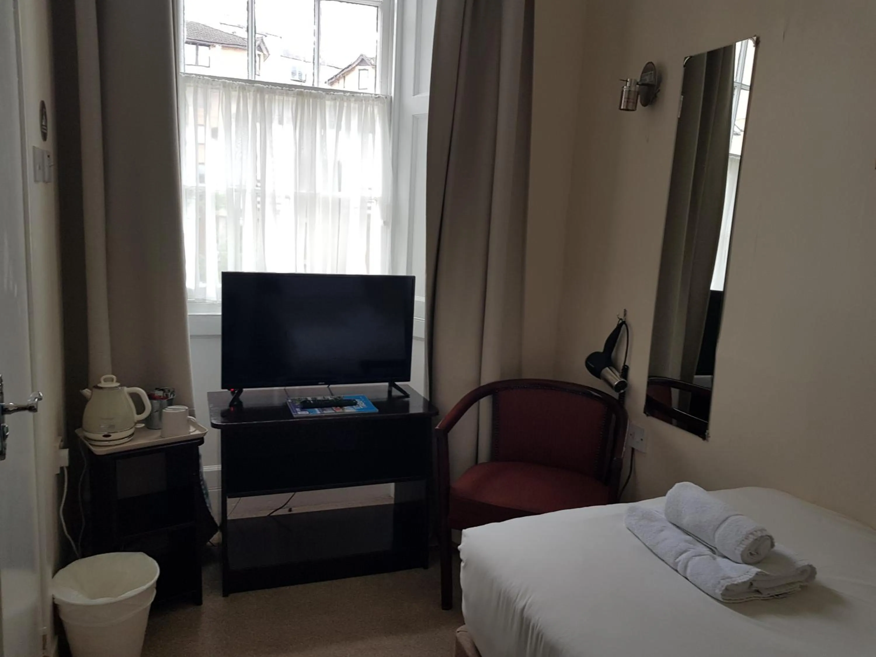 TV and multimedia, Bed in The Kelvin Hotel