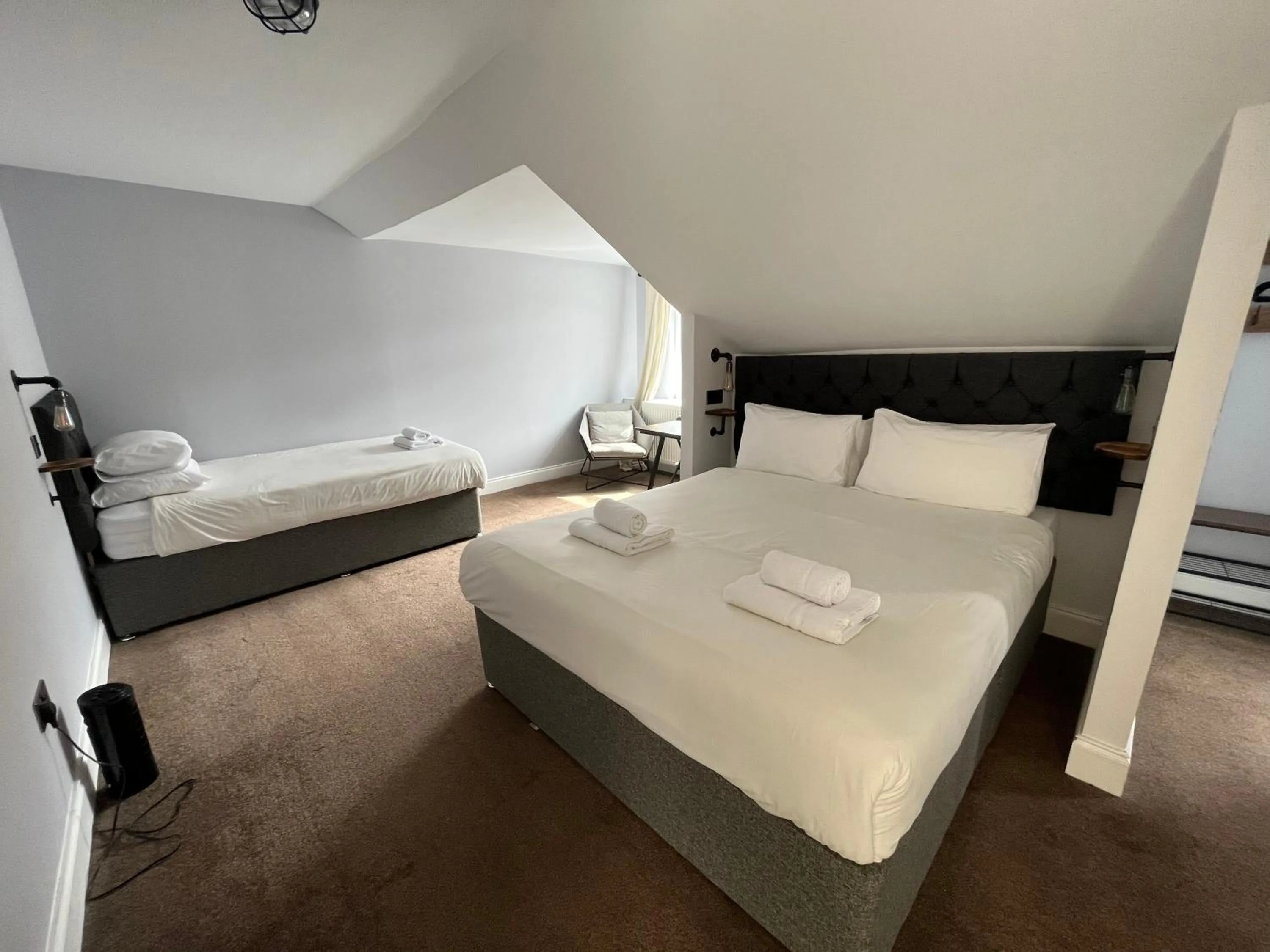 Bedroom, Bed in The Kelvin Hotel