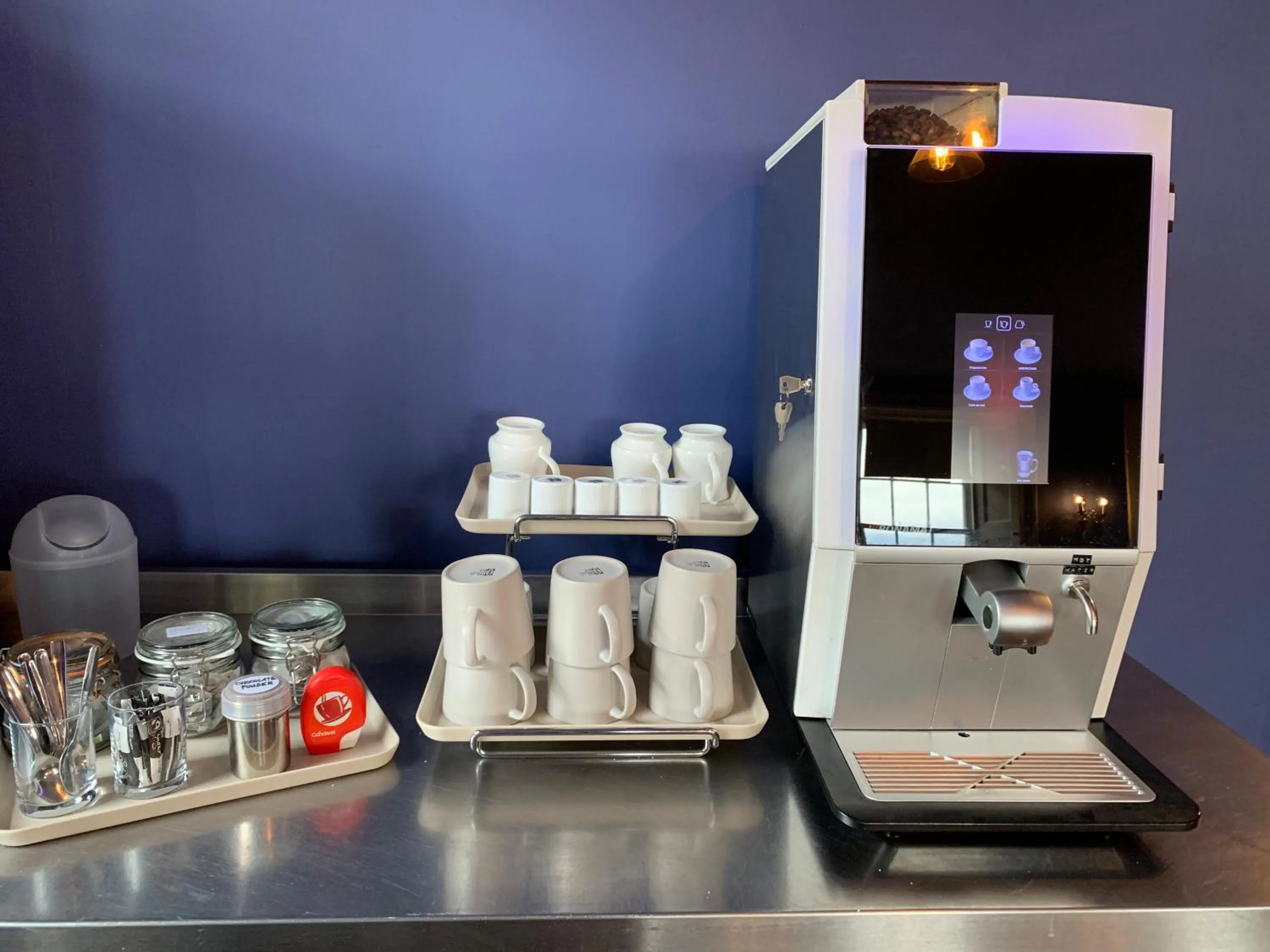 Coffee/tea facilities in The Kelvin Hotel