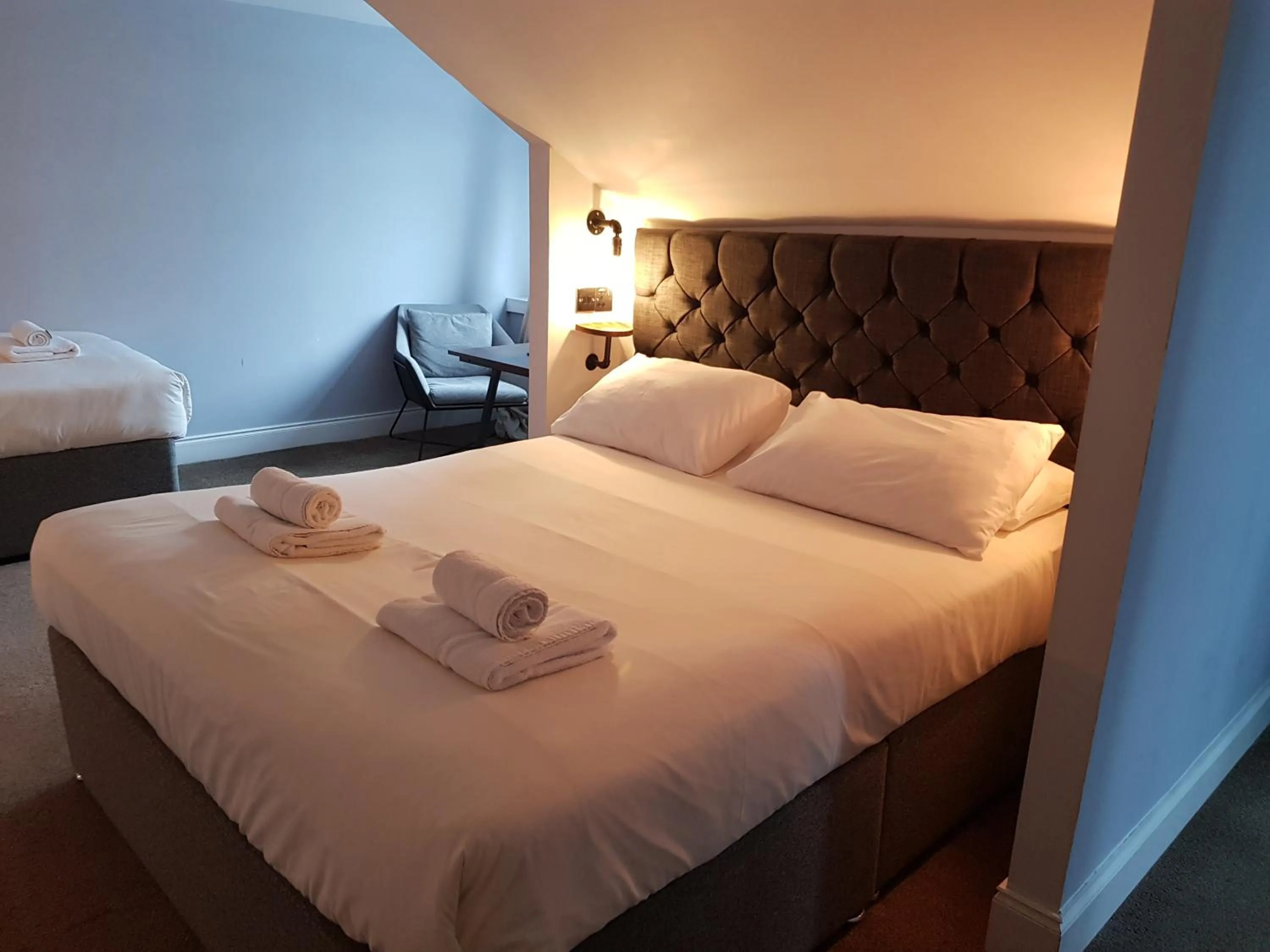 Bedroom, Bed in The Kelvin Hotel