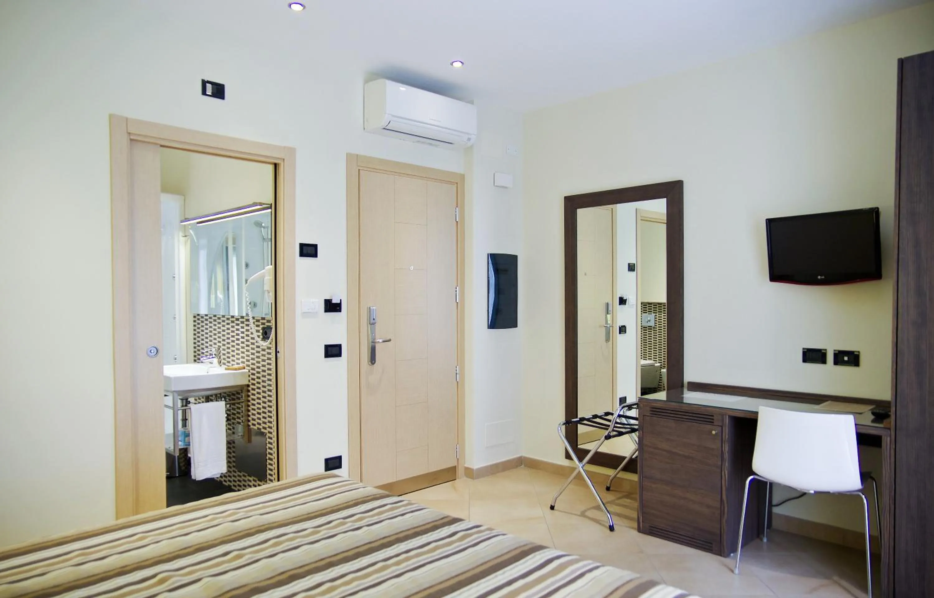 Seating area, Bed in BB 10 Serpotta - Palazzo Riolo & Restaurant