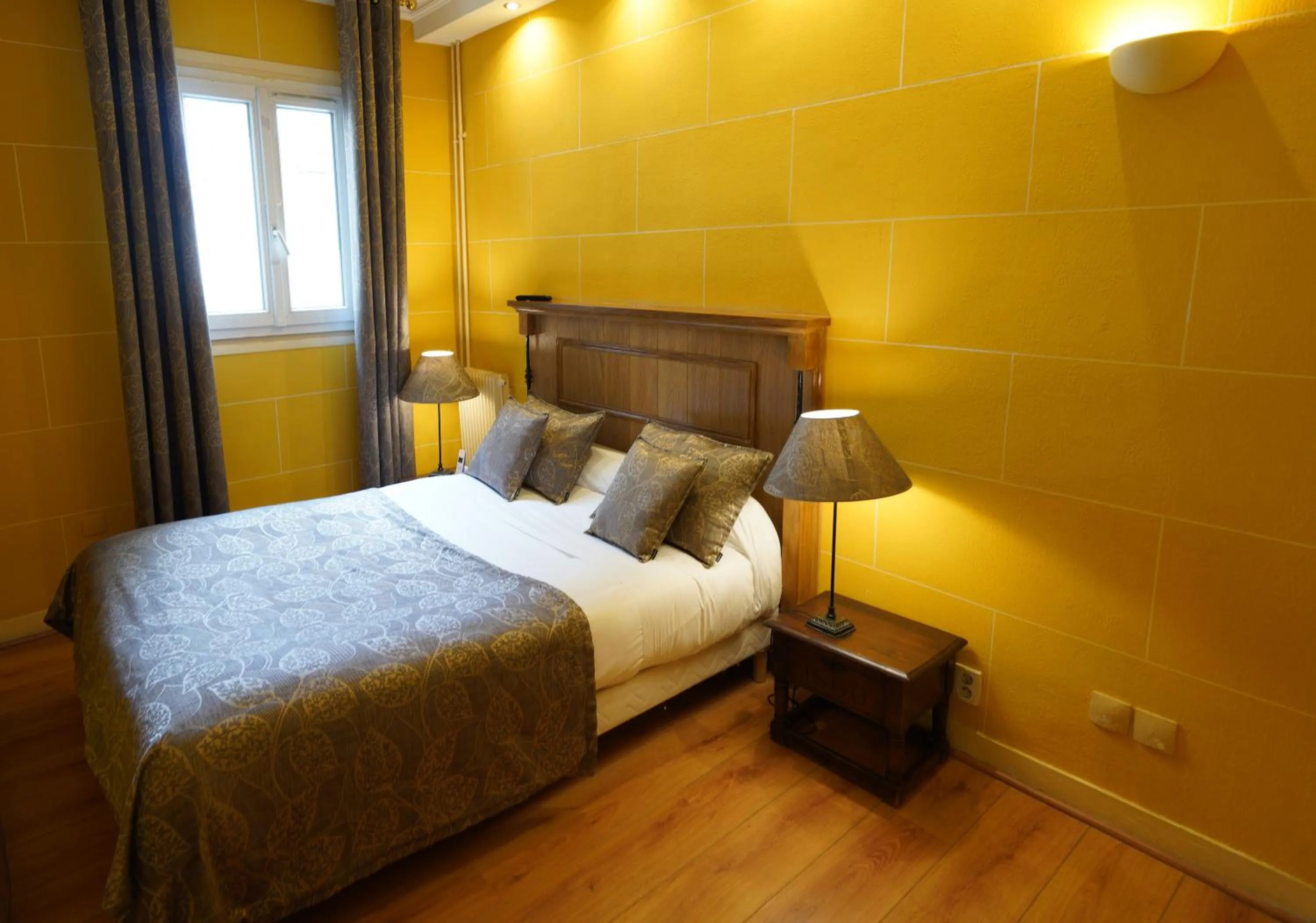 Toilet, Bed in Hôtel du Château