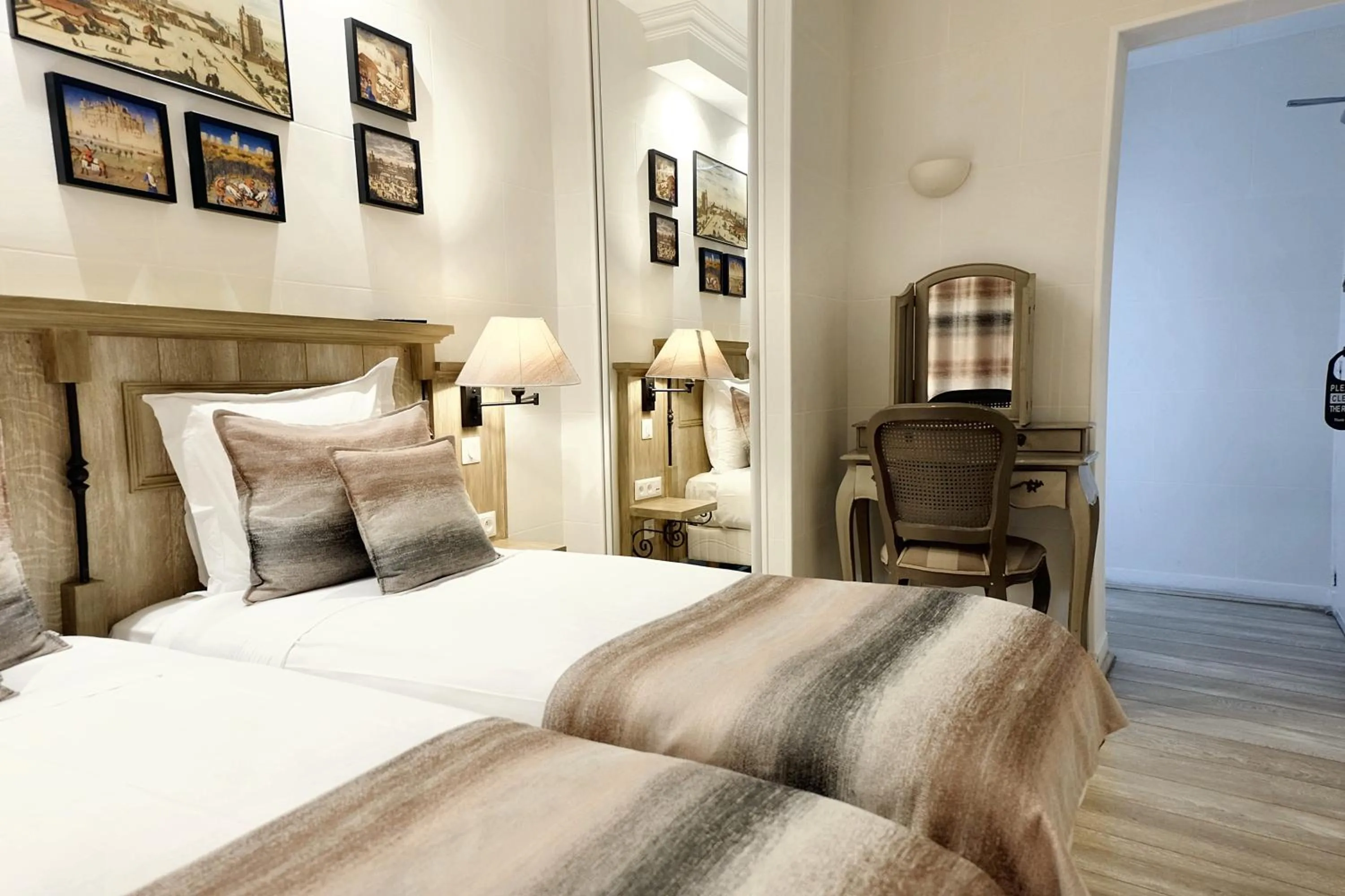 Bed in Hôtel du Château