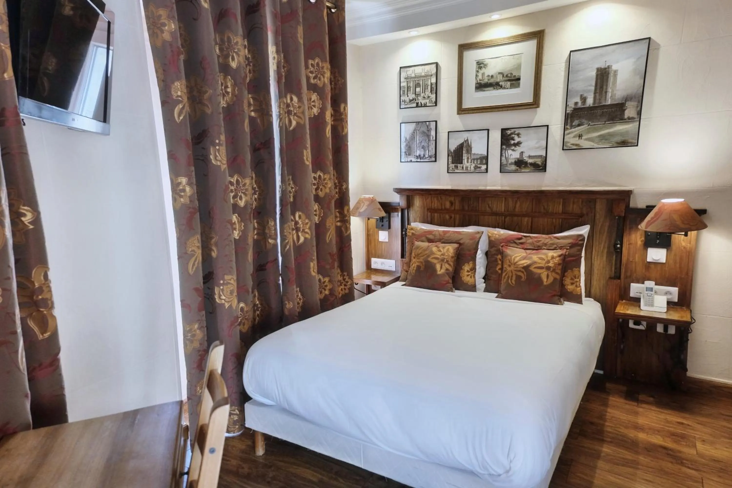 Bed in Hôtel du Château