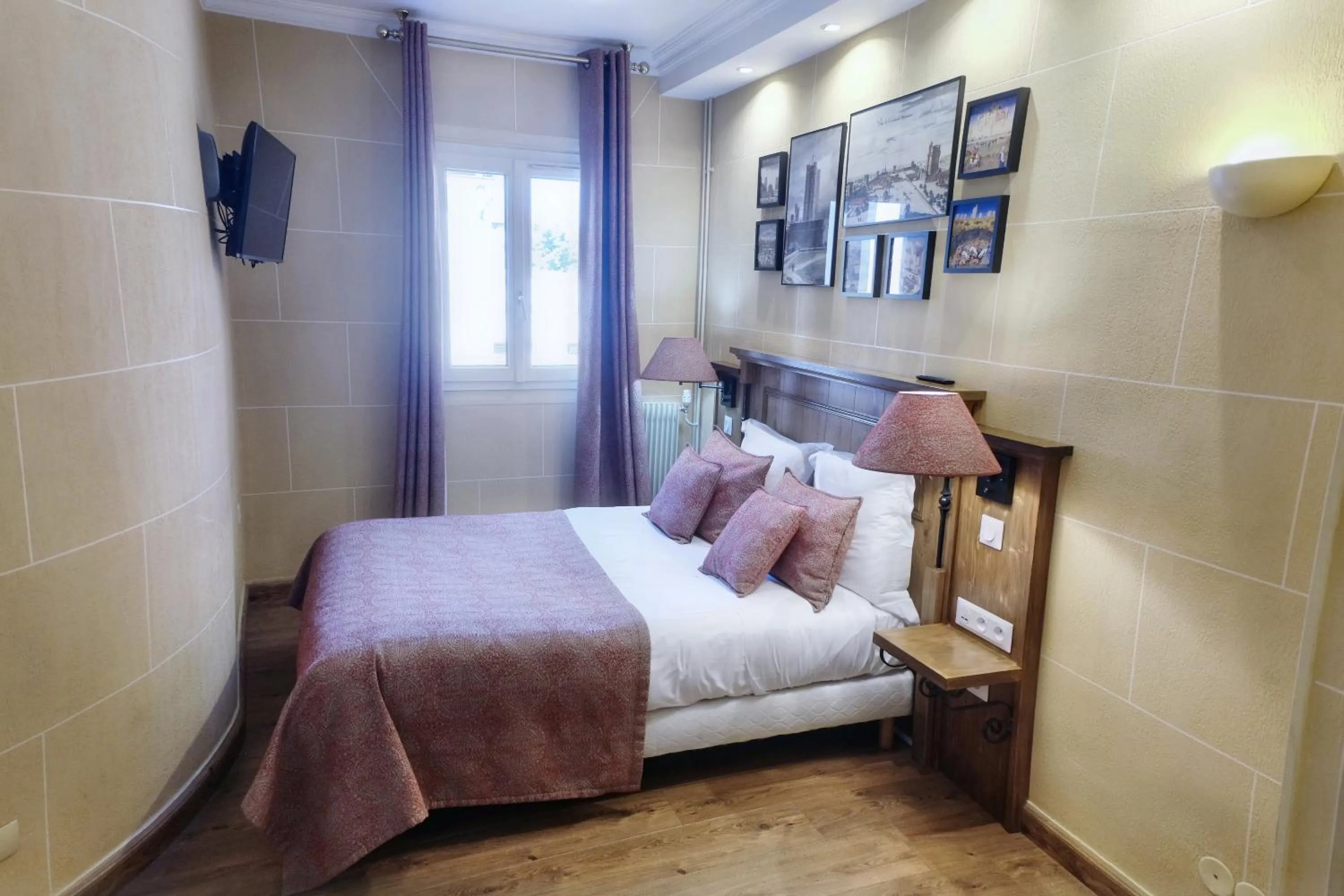 Bed in Hôtel du Château