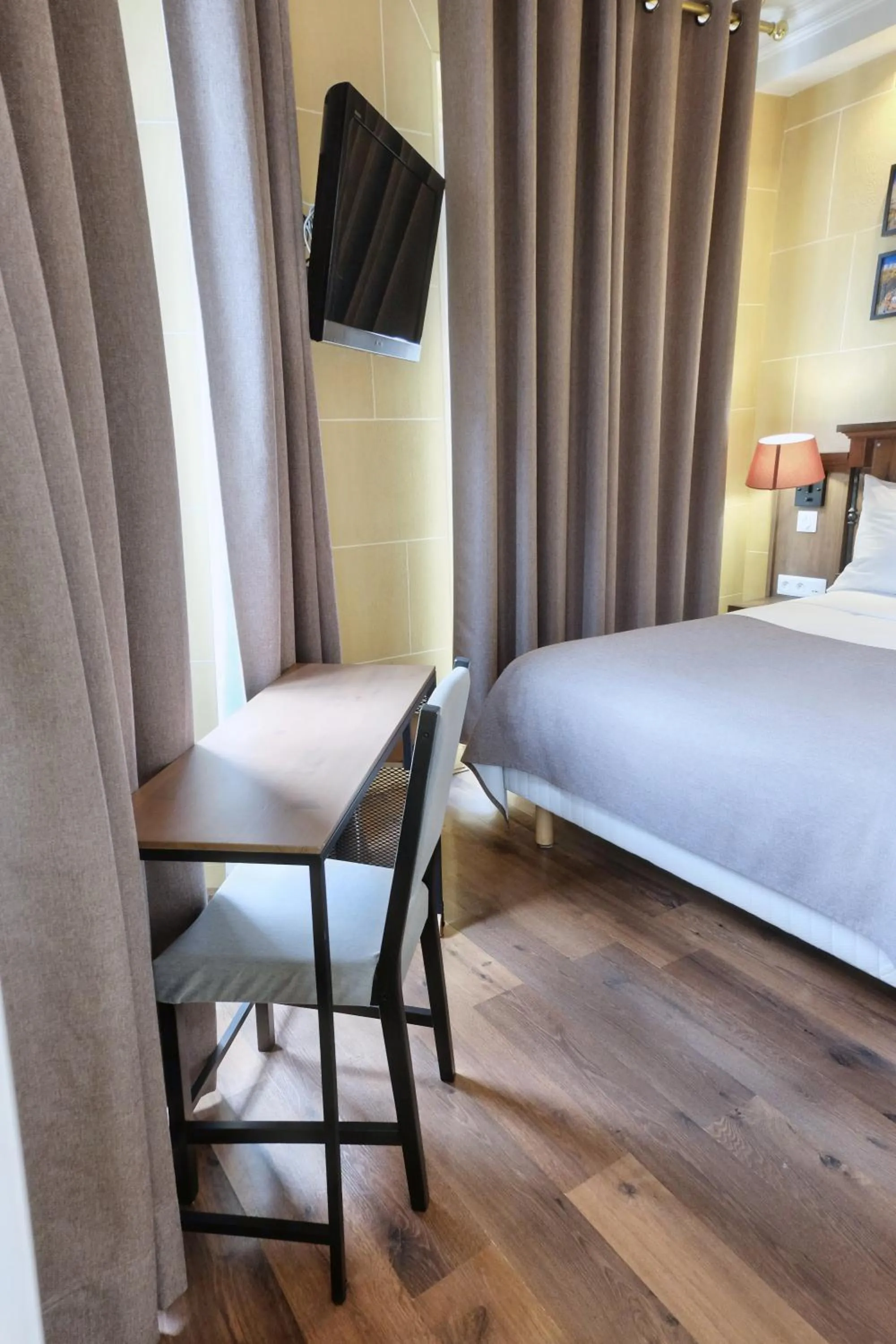 Bed in Hôtel du Château