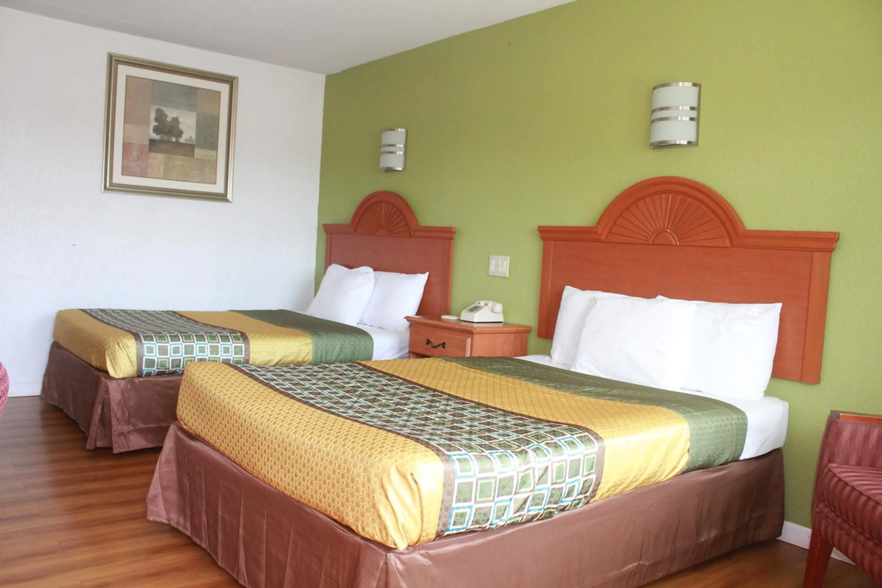 Bedroom, Bed in Royal Inn