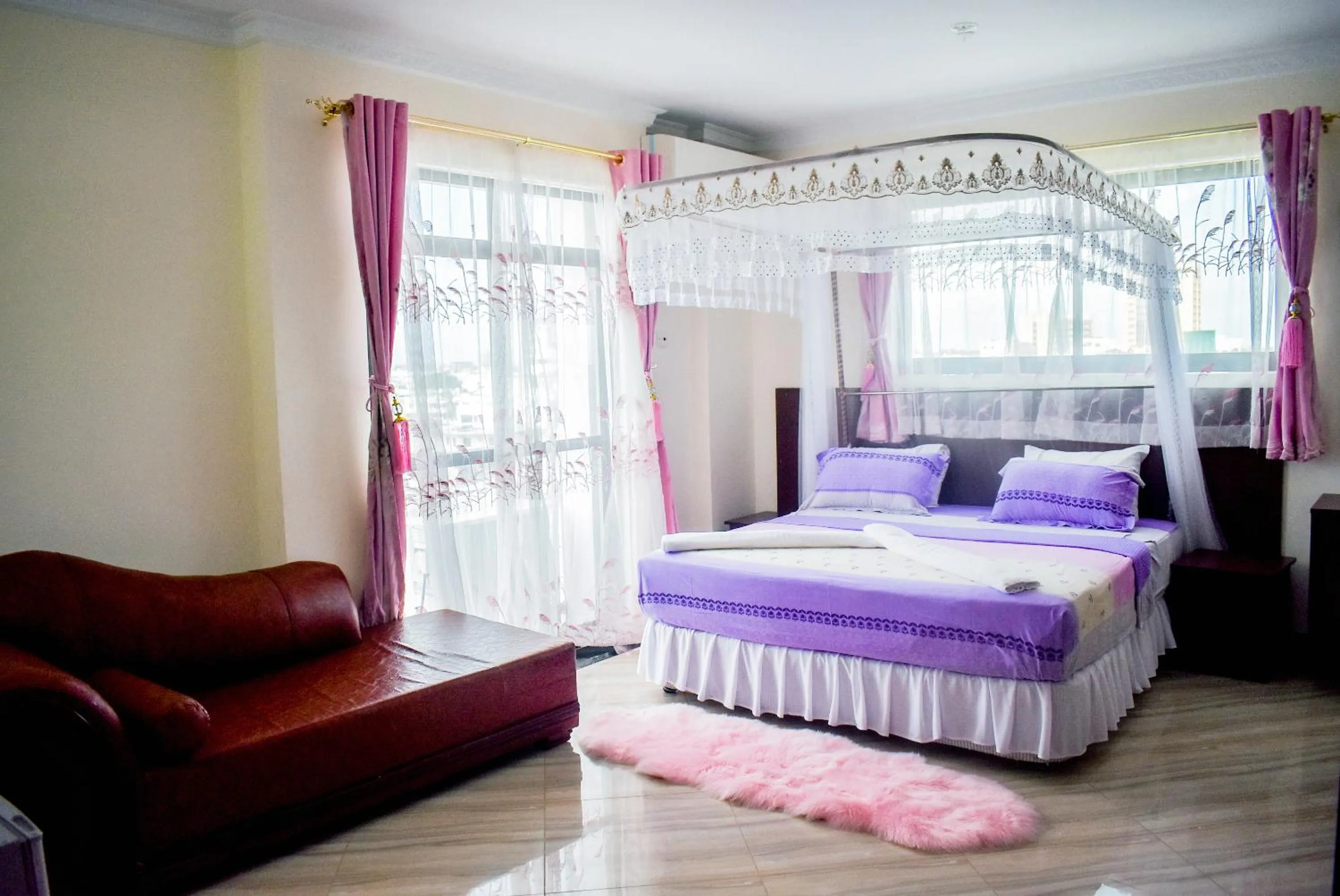 Photo of the whole room, Bed in Sheratton Regency Hotel