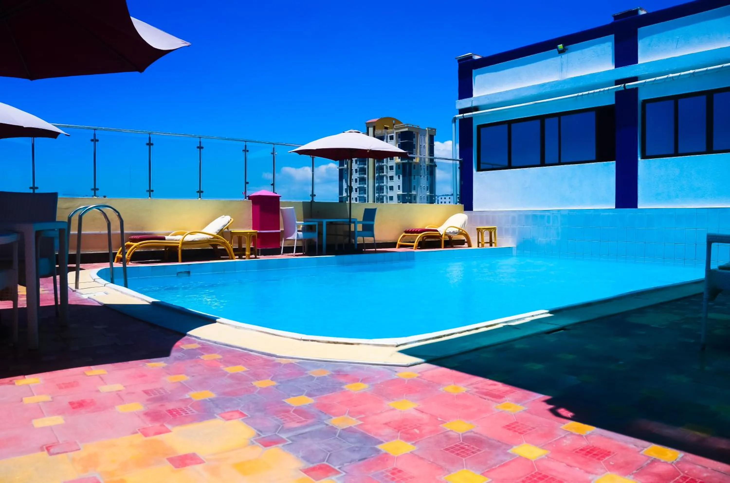 Swimming pool in Sheratton Regency Hotel