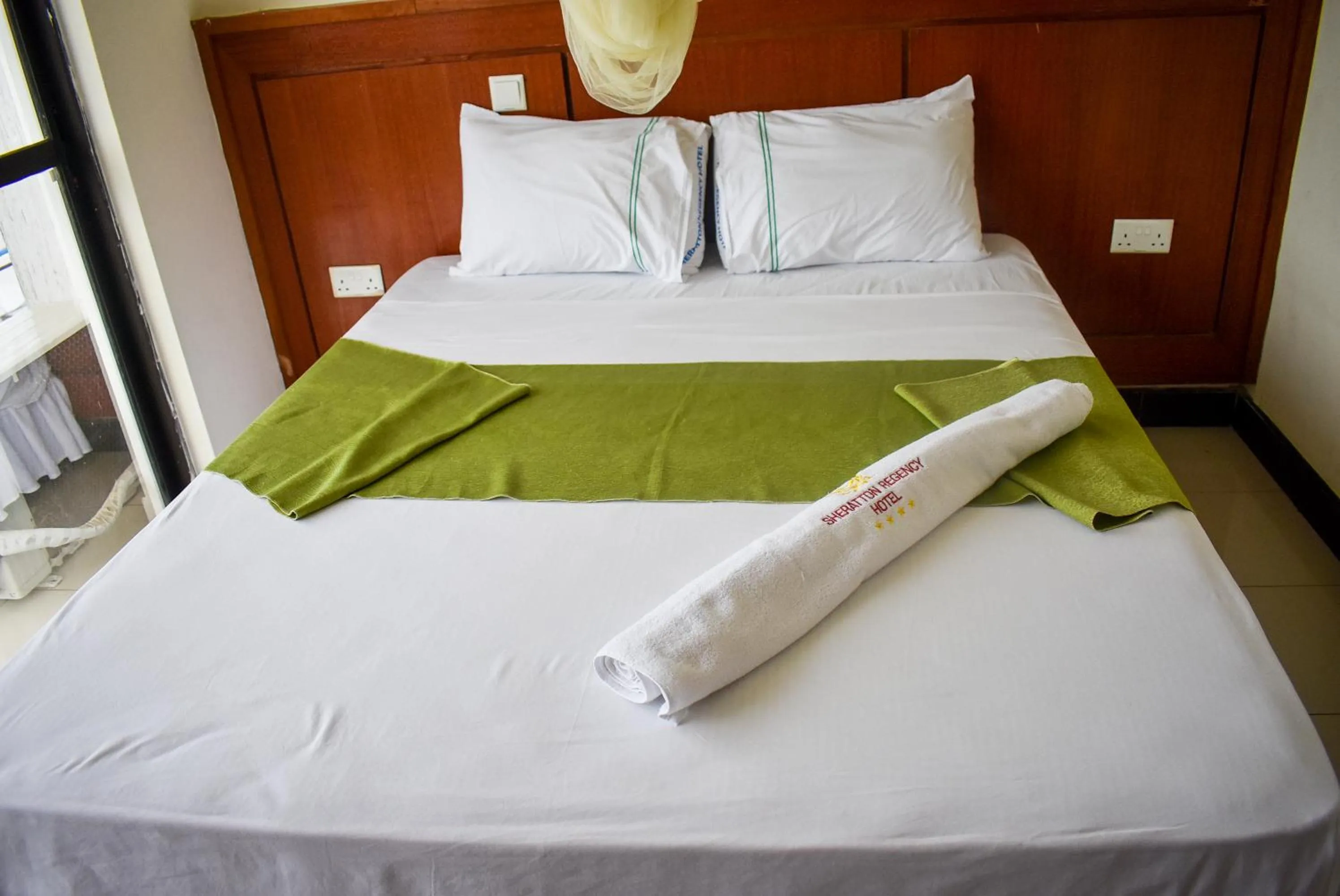 Bedroom, Bed in Sheratton Regency Hotel