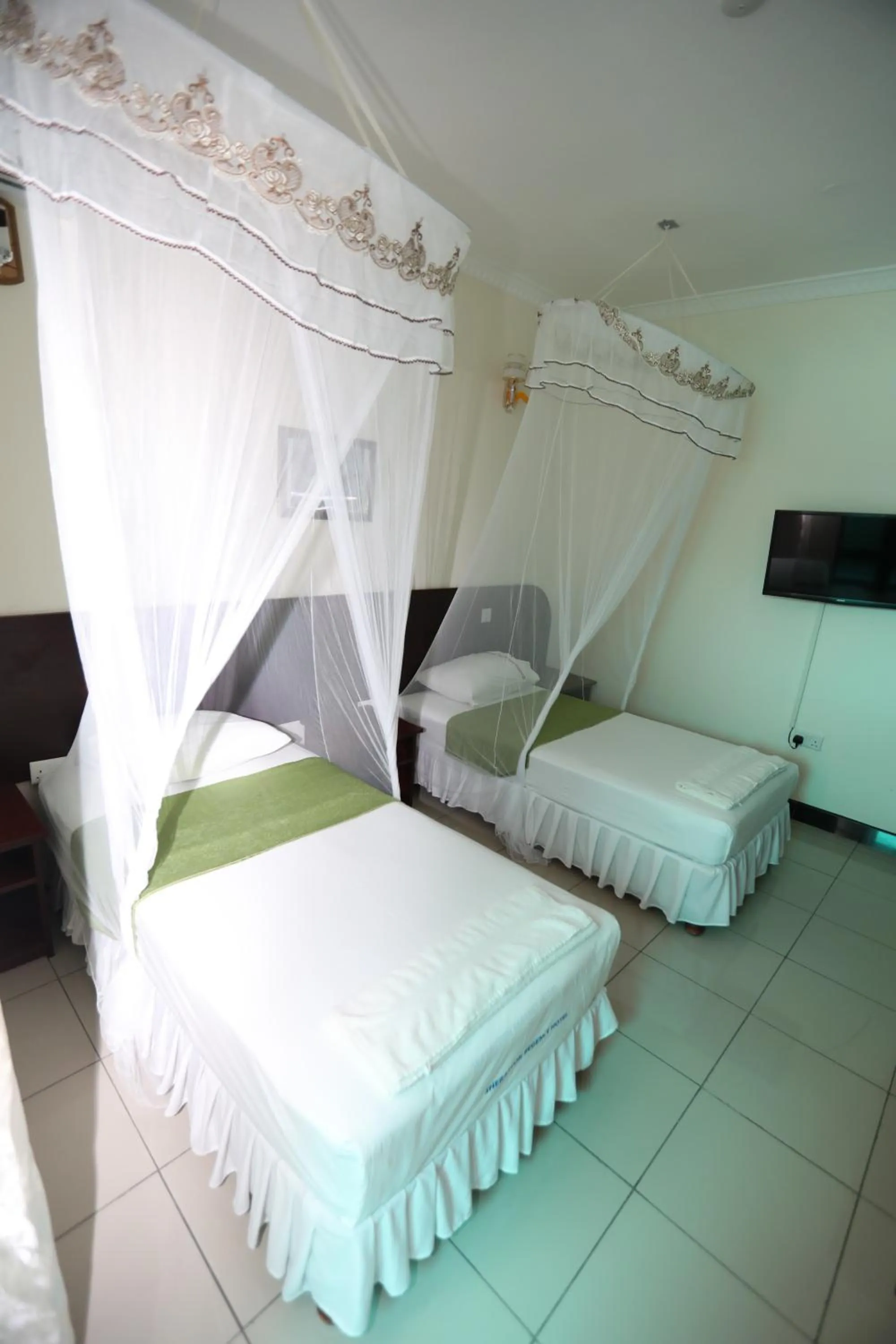 TV and multimedia, Bed in Sheratton Regency Hotel