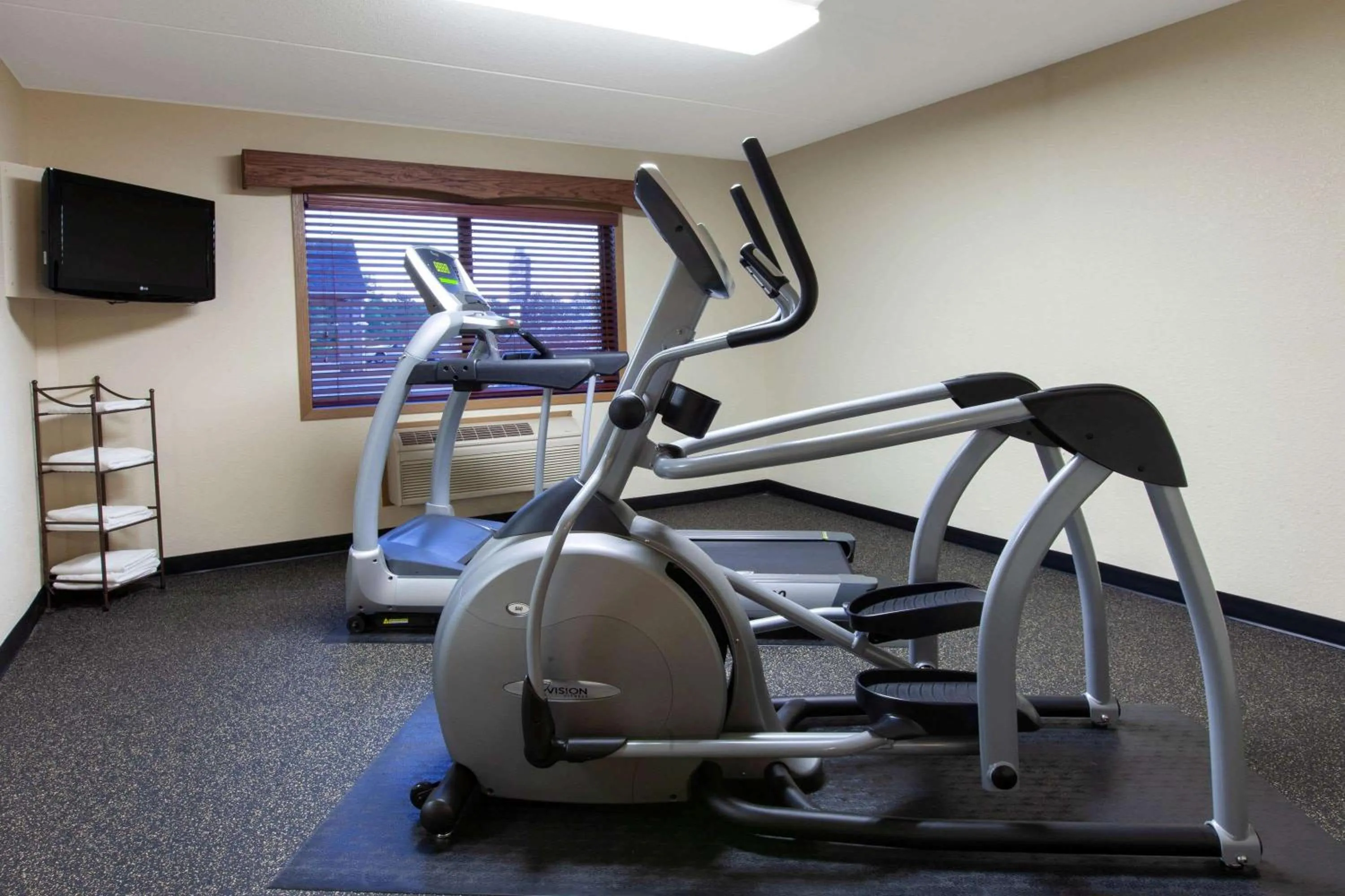 Fitness centre/facilities in AmericInn by Wyndham Iron River