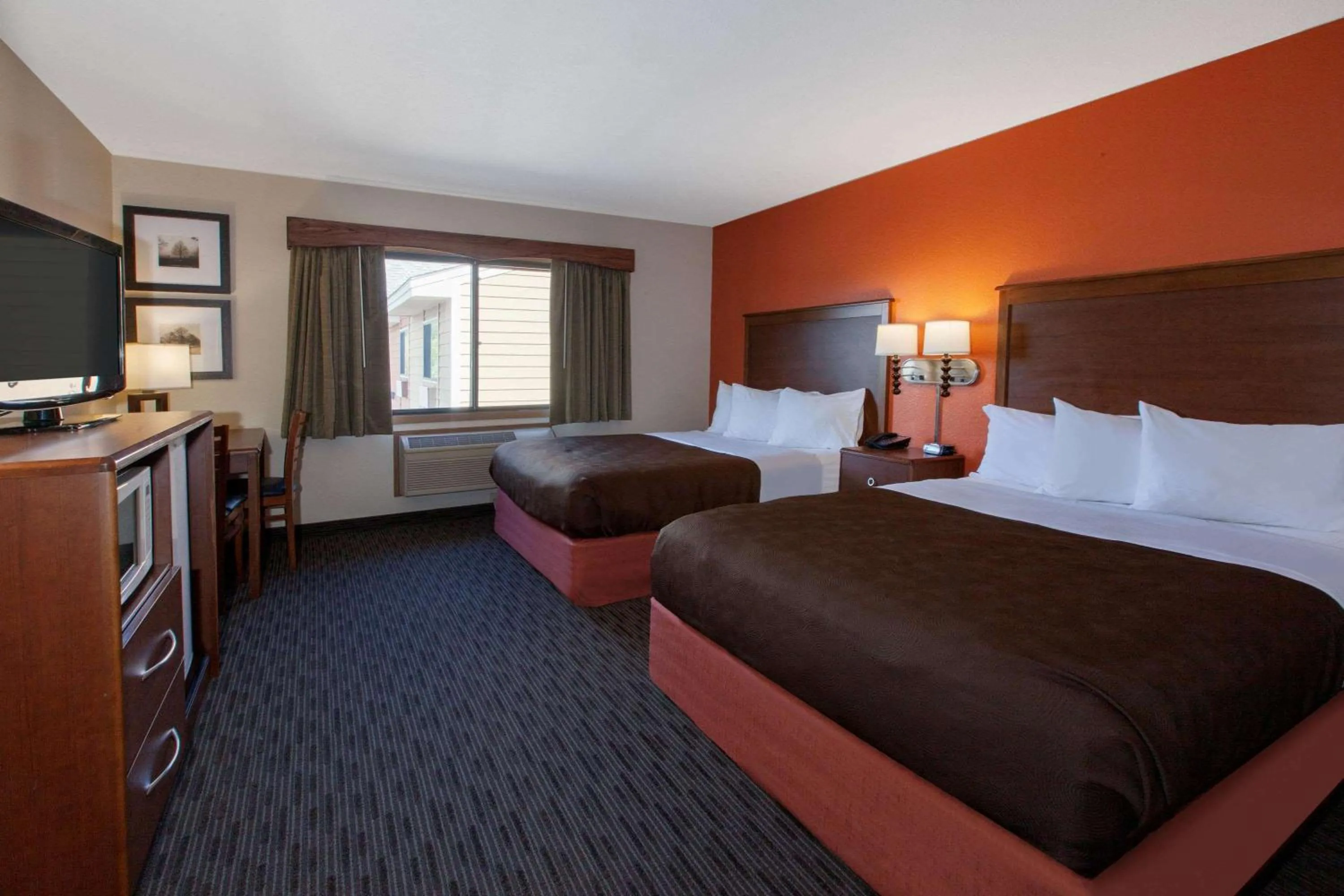 Photo of the whole room, Bed in AmericInn by Wyndham Iron River