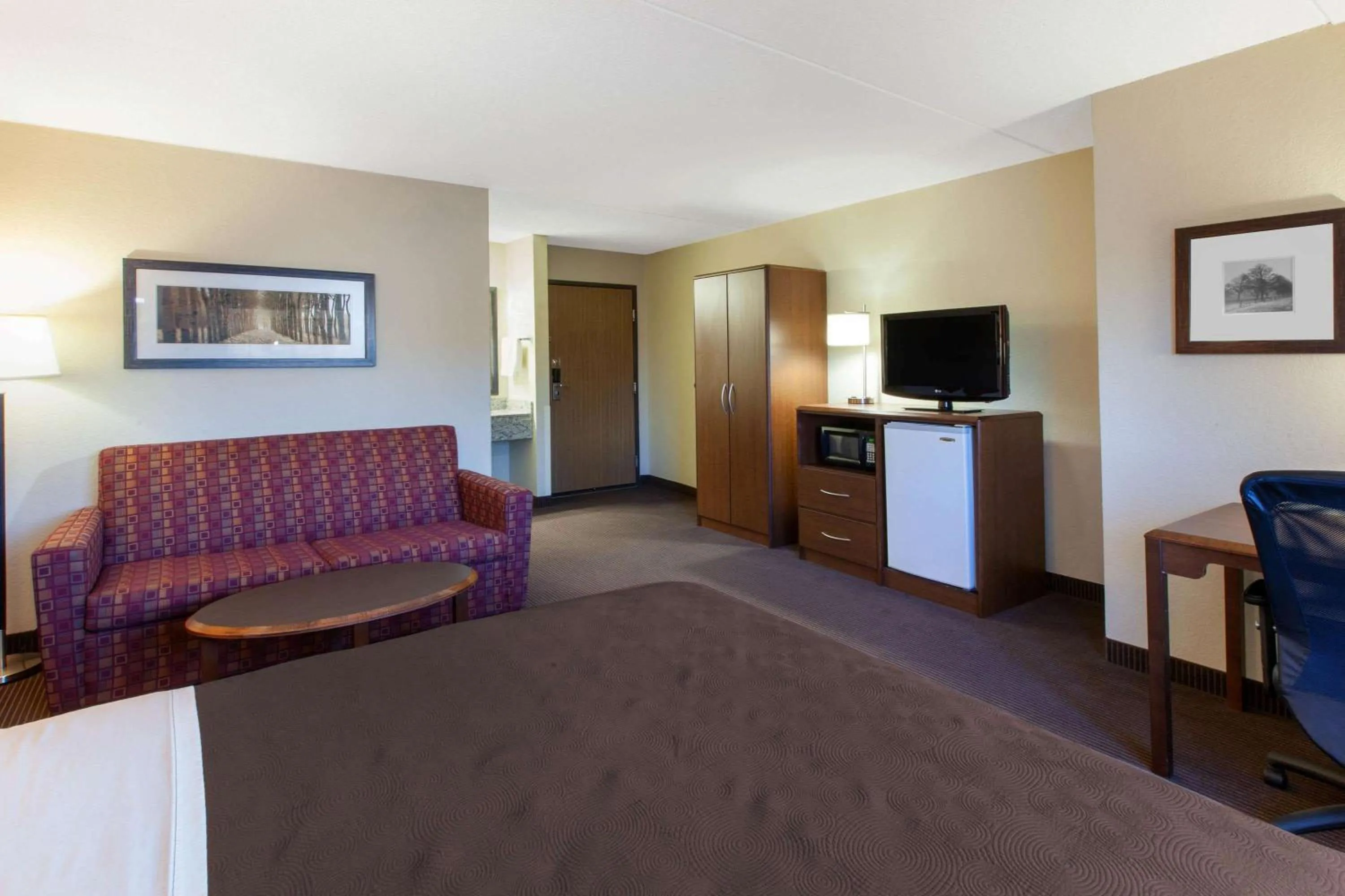 Photo of the whole room in AmericInn by Wyndham Iron River