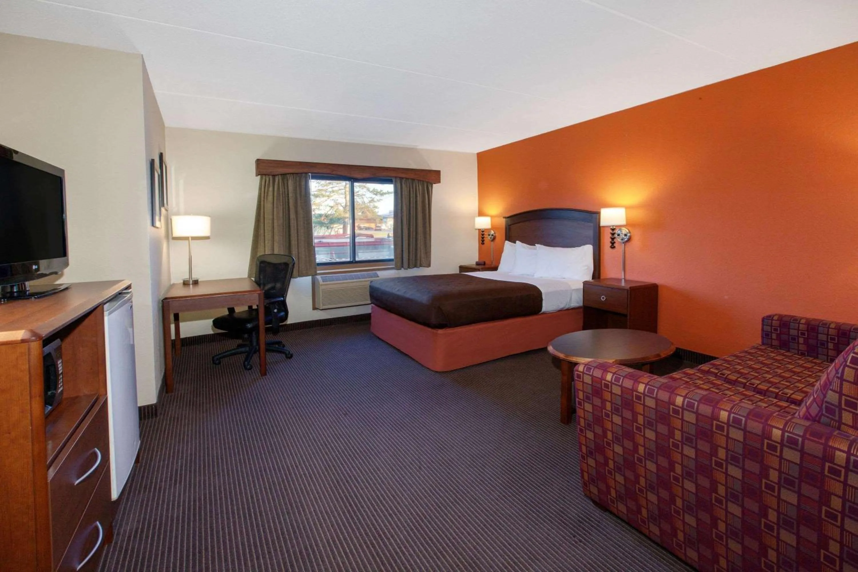 Photo of the whole room, Bed in AmericInn by Wyndham Iron River