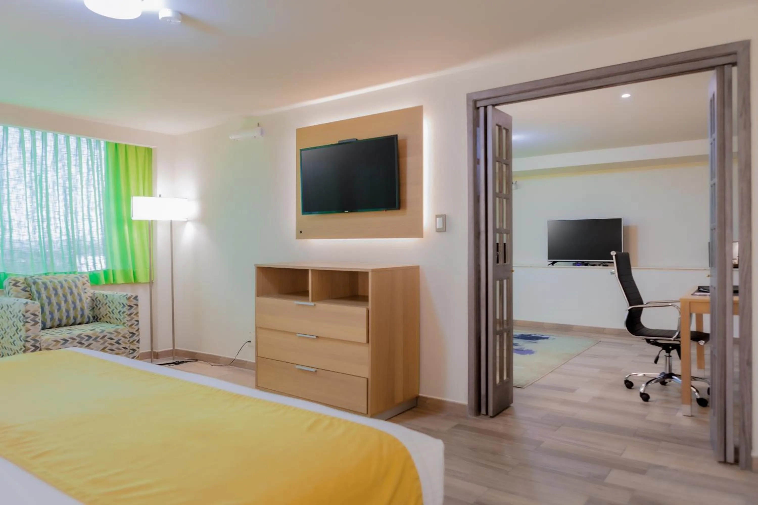 Photo of the whole room, Bed in La Joya Pachuca