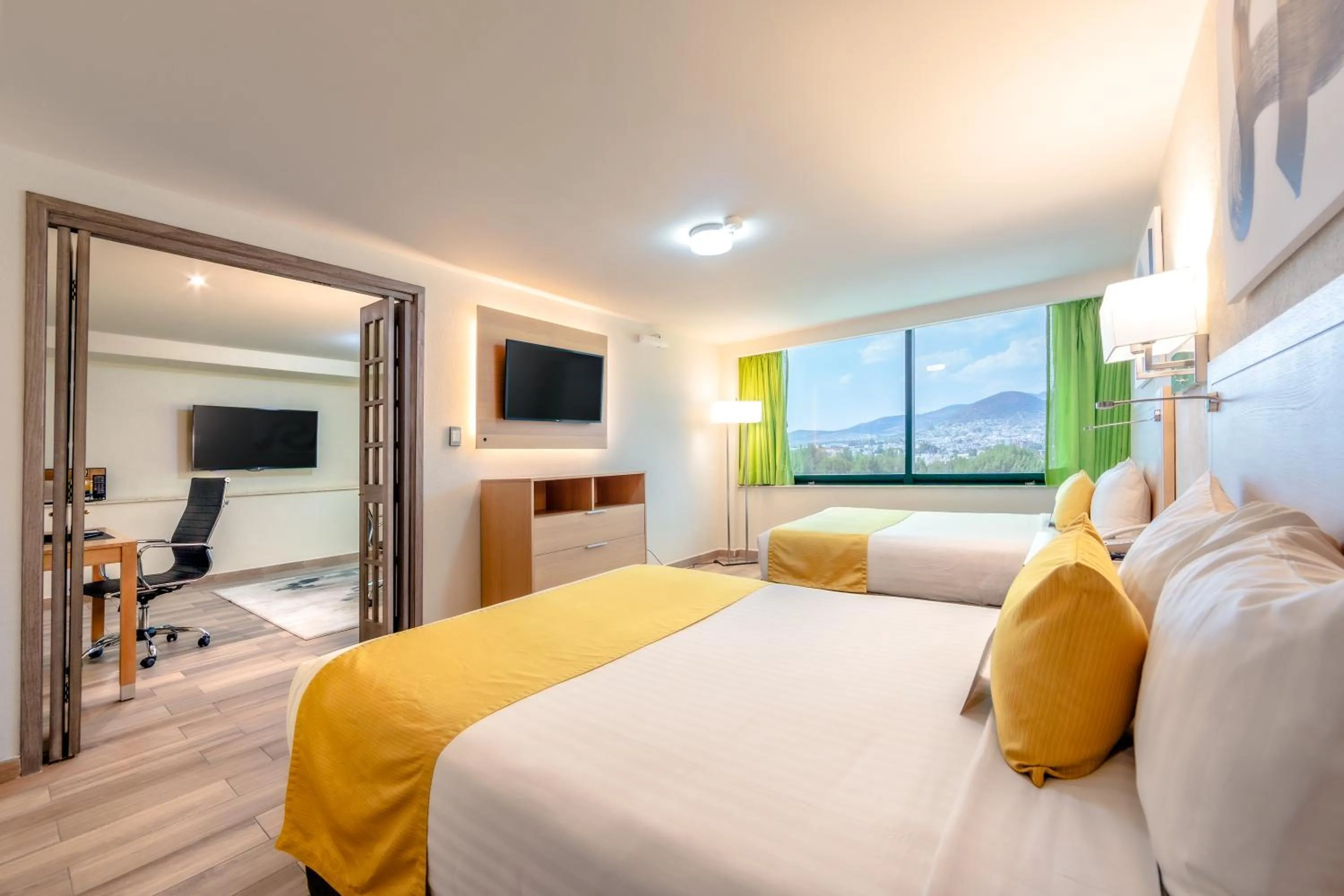 Photo of the whole room, Bed in La Joya Pachuca