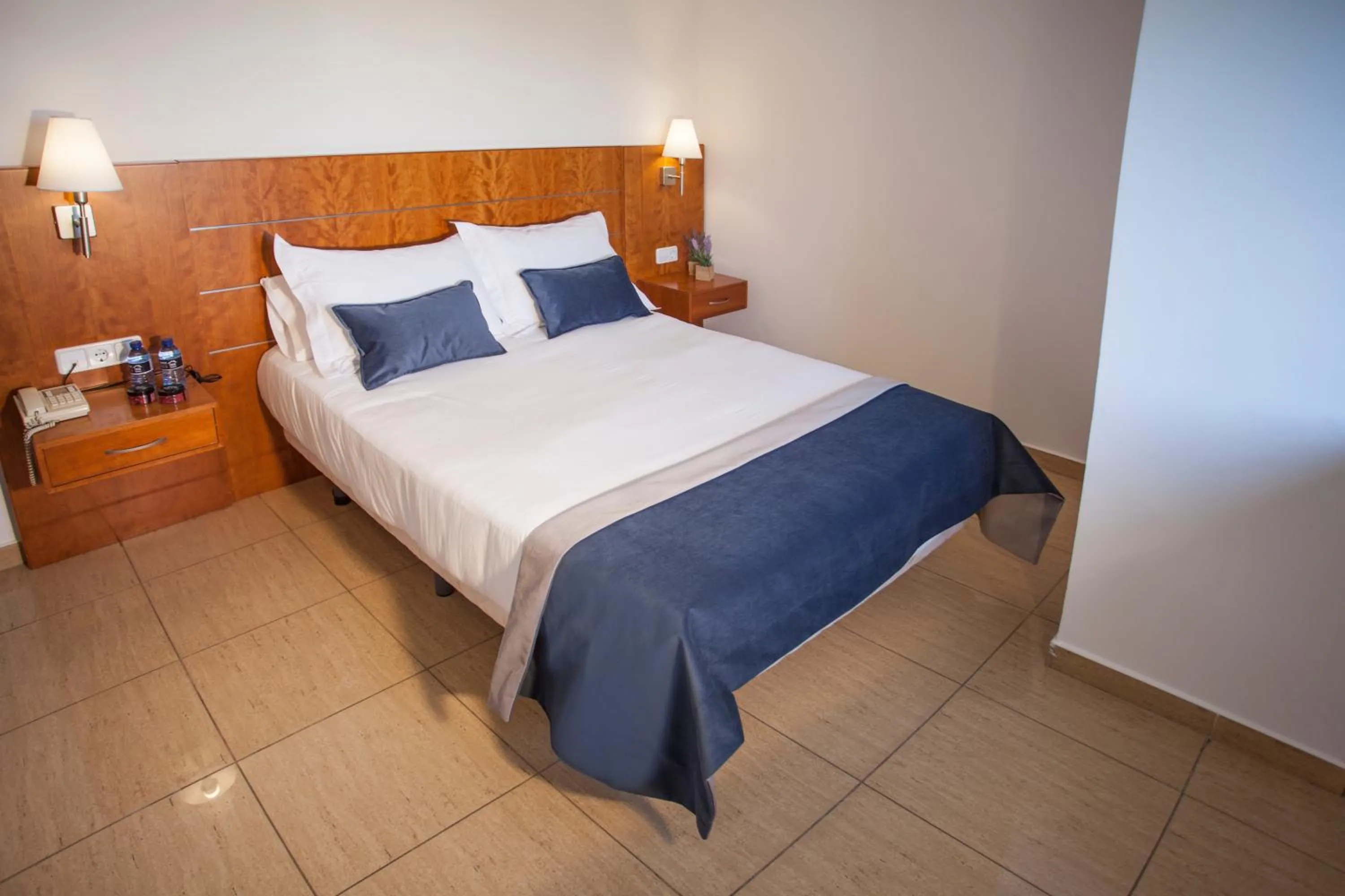 Photo of the whole room, Bed in Savoy